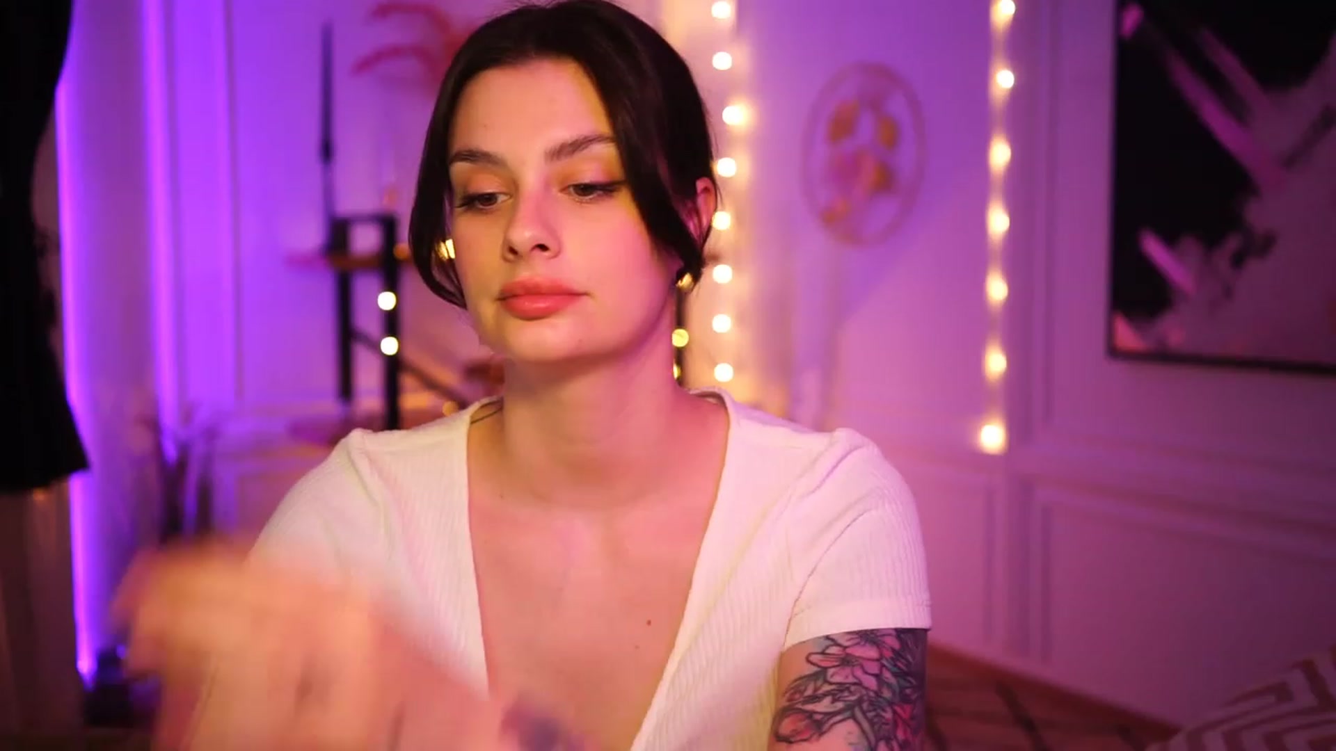 Gallery image thumbnail from lucynutty's myfreecams stream on, 03/18/2023, 14:53 image 17 of 20