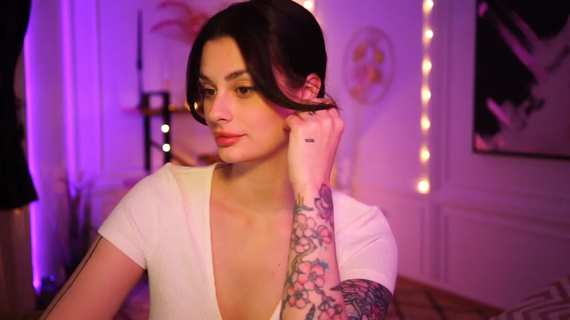 Gallery image thumbnail from lucynutty's myfreecams stream on, 03/18/2023, 14:53 image 15 of 20