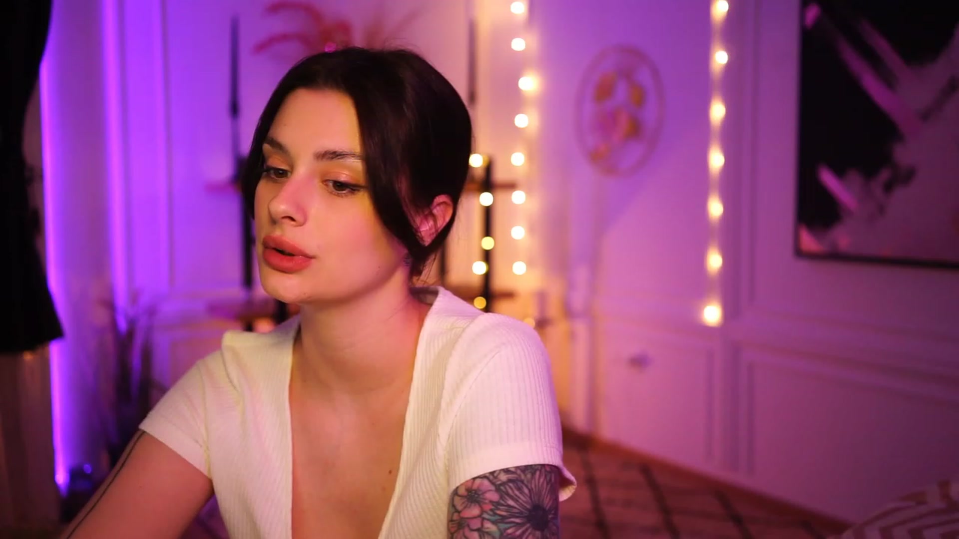 Gallery image thumbnail from lucynutty's myfreecams stream on, 03/18/2023, 16:28 image 6 of 20