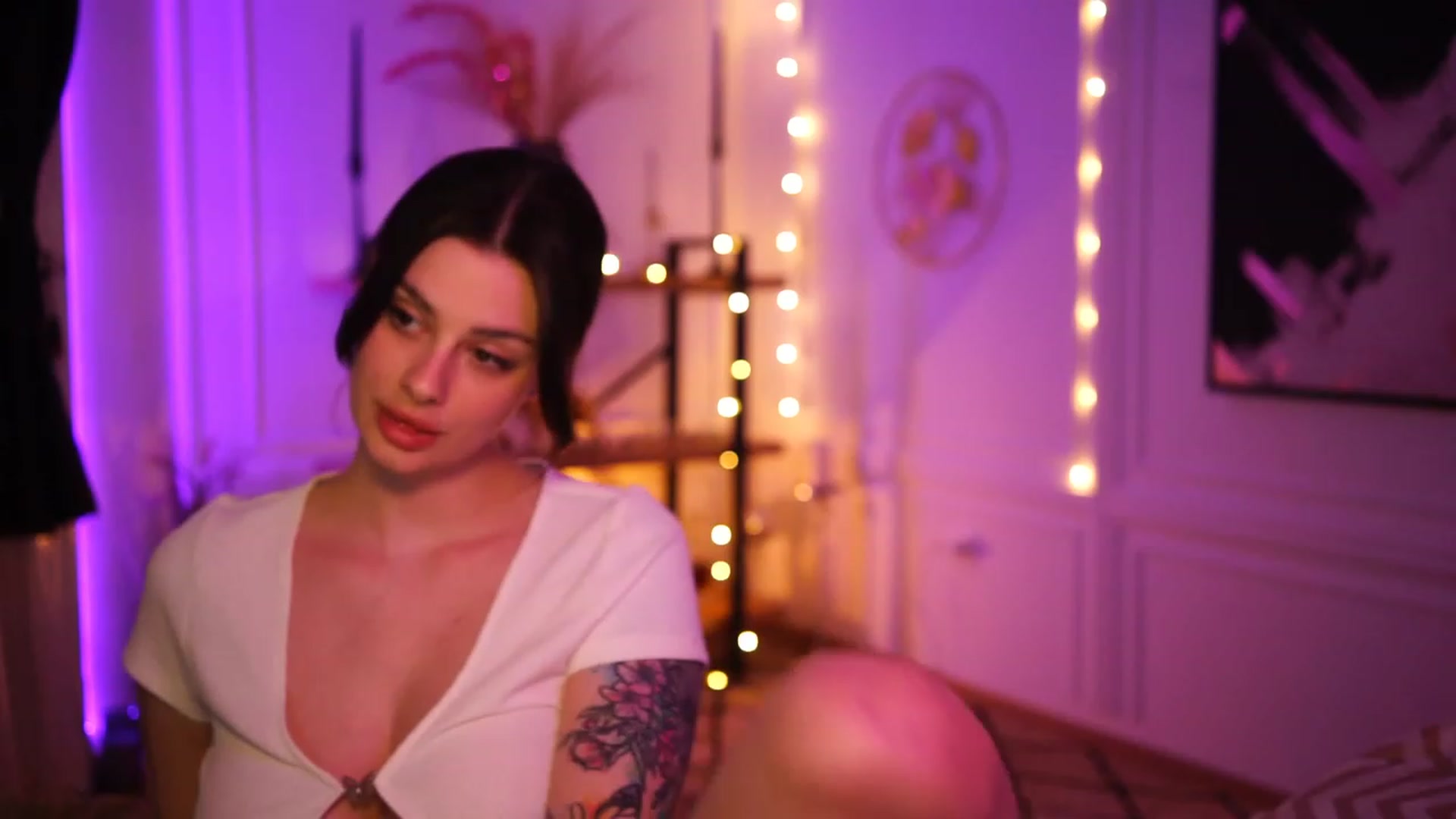 Gallery image thumbnail from lucynutty's myfreecams stream on, 03/18/2023, 16:28 image 13 of 20
