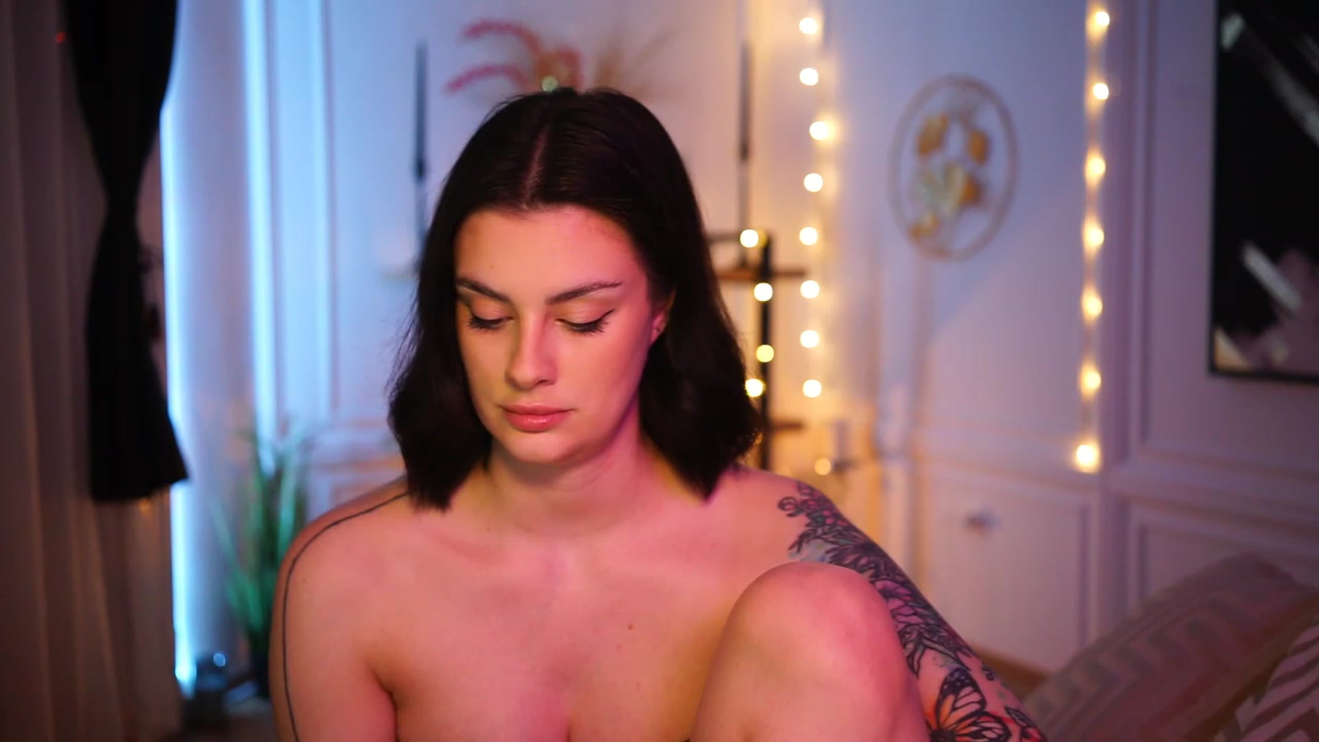 Gallery image thumbnail from lucynutty's myfreecams stream on, 03/19/2023, 14:51 image 11 of 20