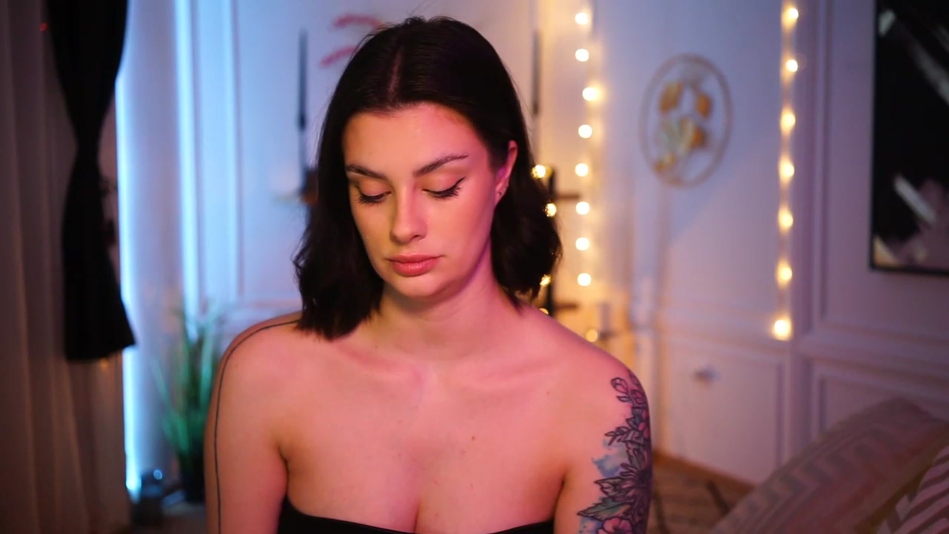Gallery image thumbnail from lucynutty's myfreecams stream on, 03/19/2023, 14:51 image 8 of 20
