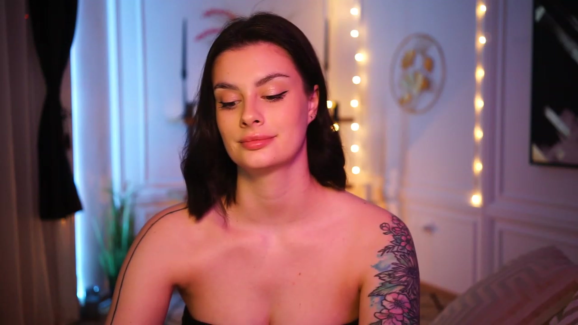 Gallery image thumbnail from lucynutty's myfreecams stream on, 03/19/2023, 14:51 image 20 of 20