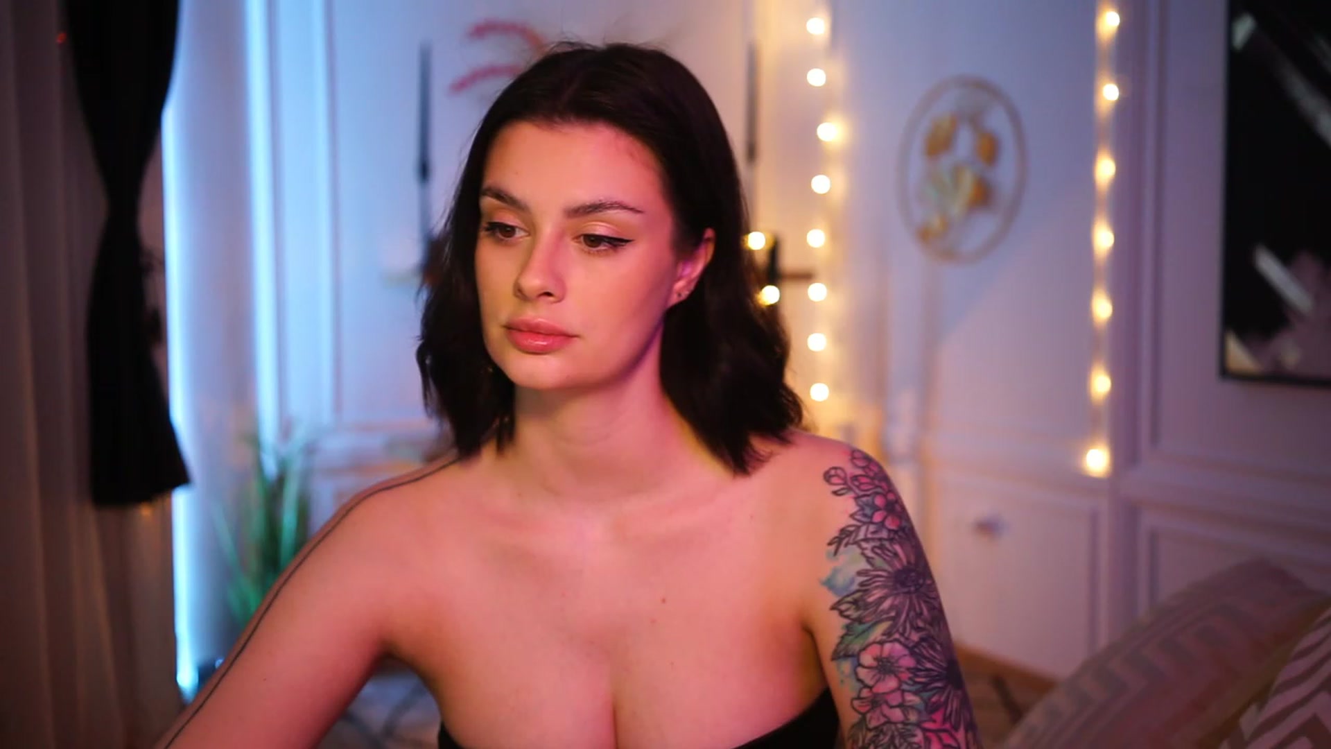 Gallery image thumbnail from lucynutty's myfreecams stream on, 03/19/2023, 14:51 image 10 of 20