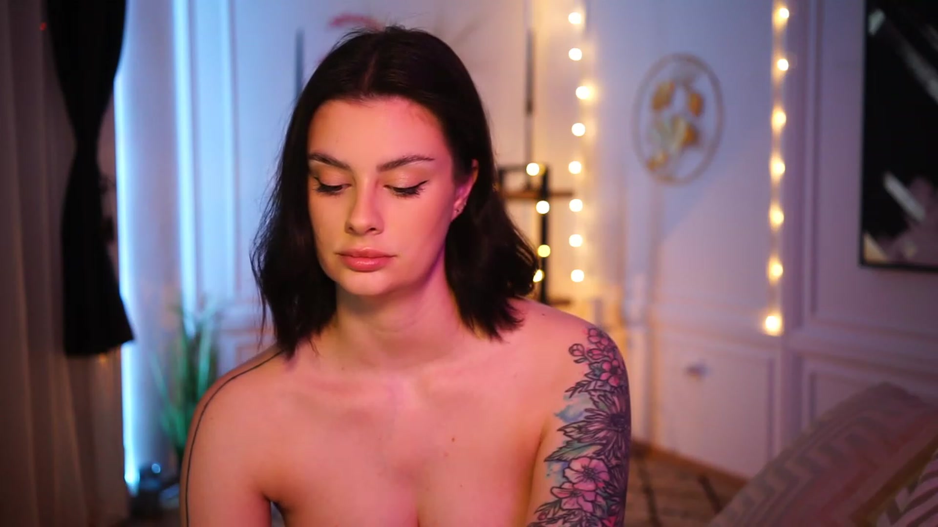 Gallery image thumbnail from lucynutty's myfreecams stream on, 03/19/2023, 14:51 image 6 of 20
