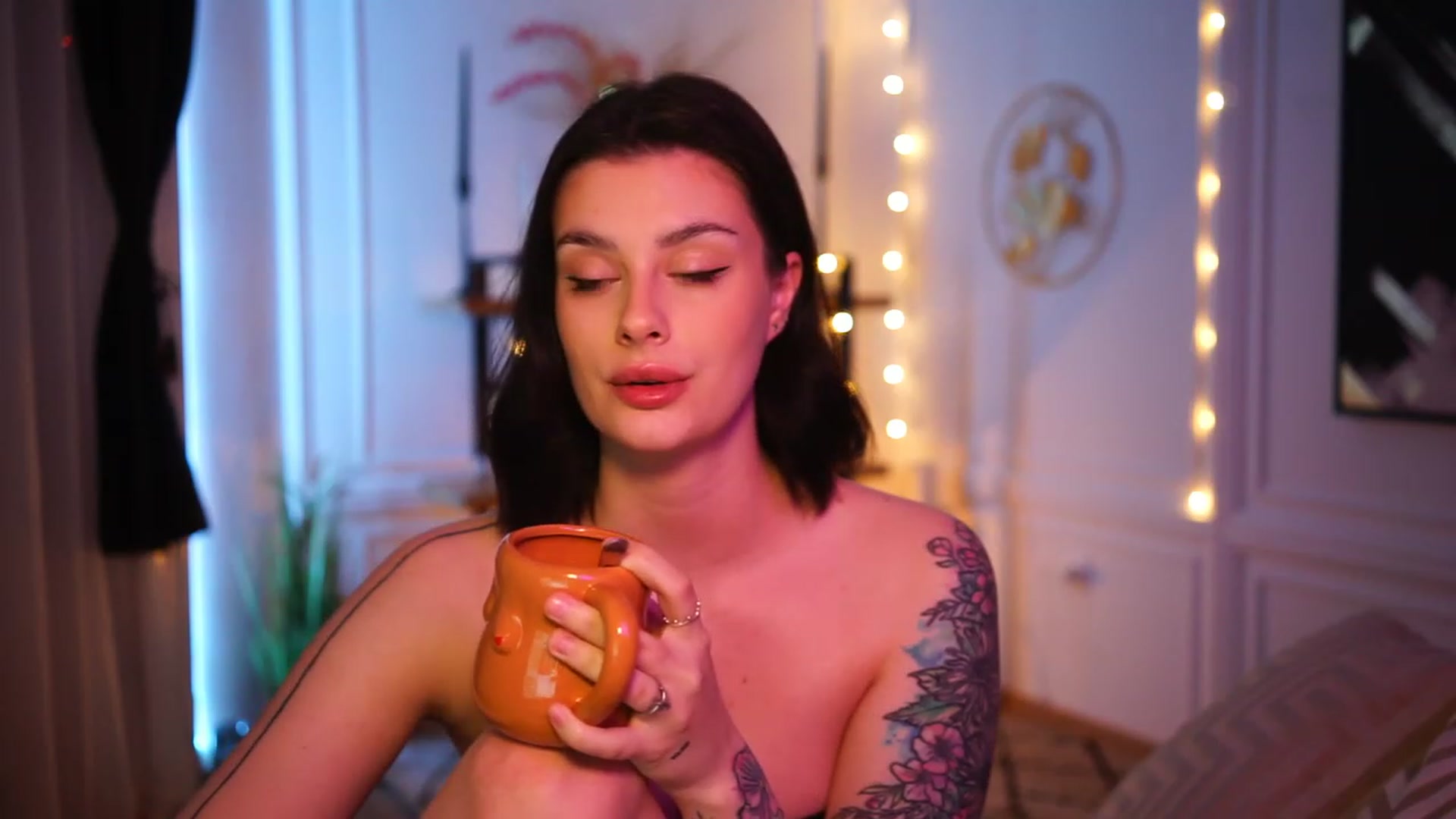 Gallery image thumbnail from lucynutty's myfreecams stream on, 03/19/2023, 14:51 image 16 of 20