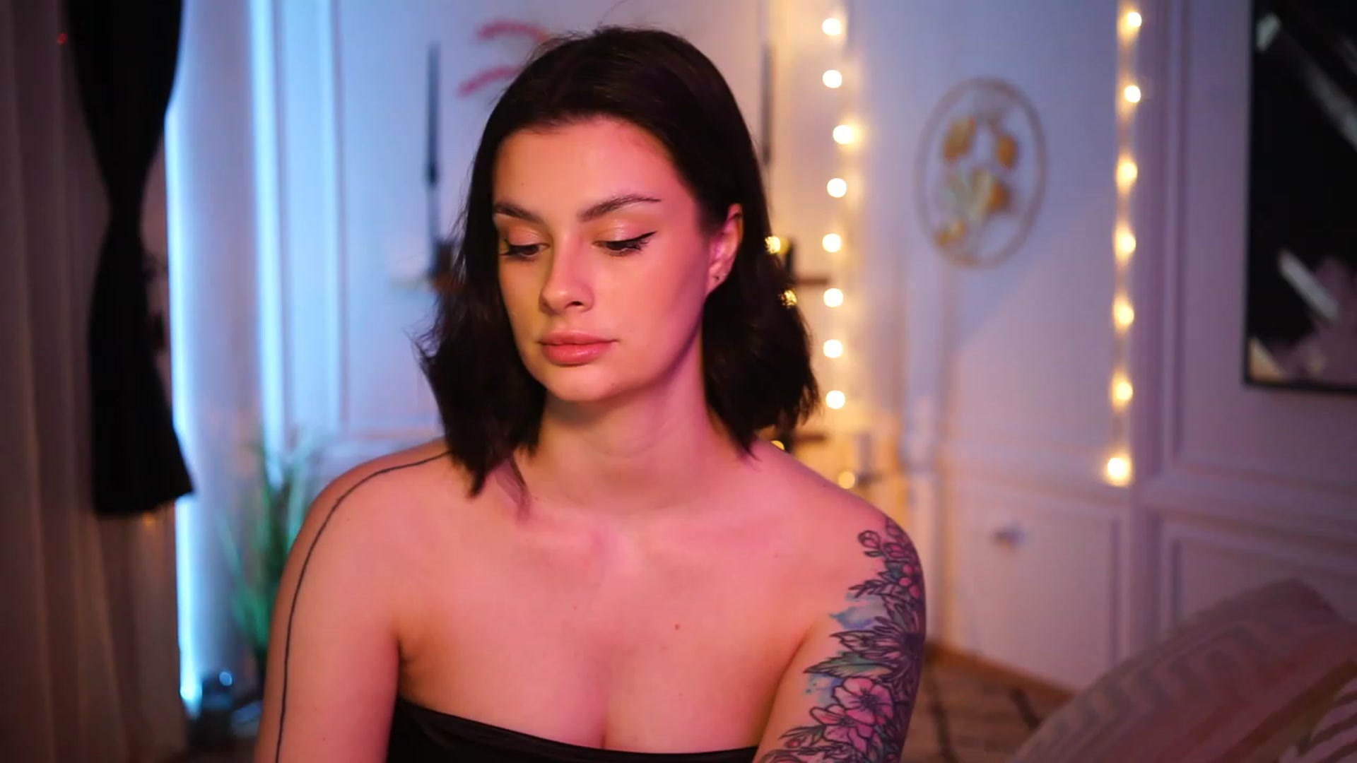 Gallery image thumbnail from lucynutty's myfreecams stream on, 03/19/2023, 15:17 image 3 of 20