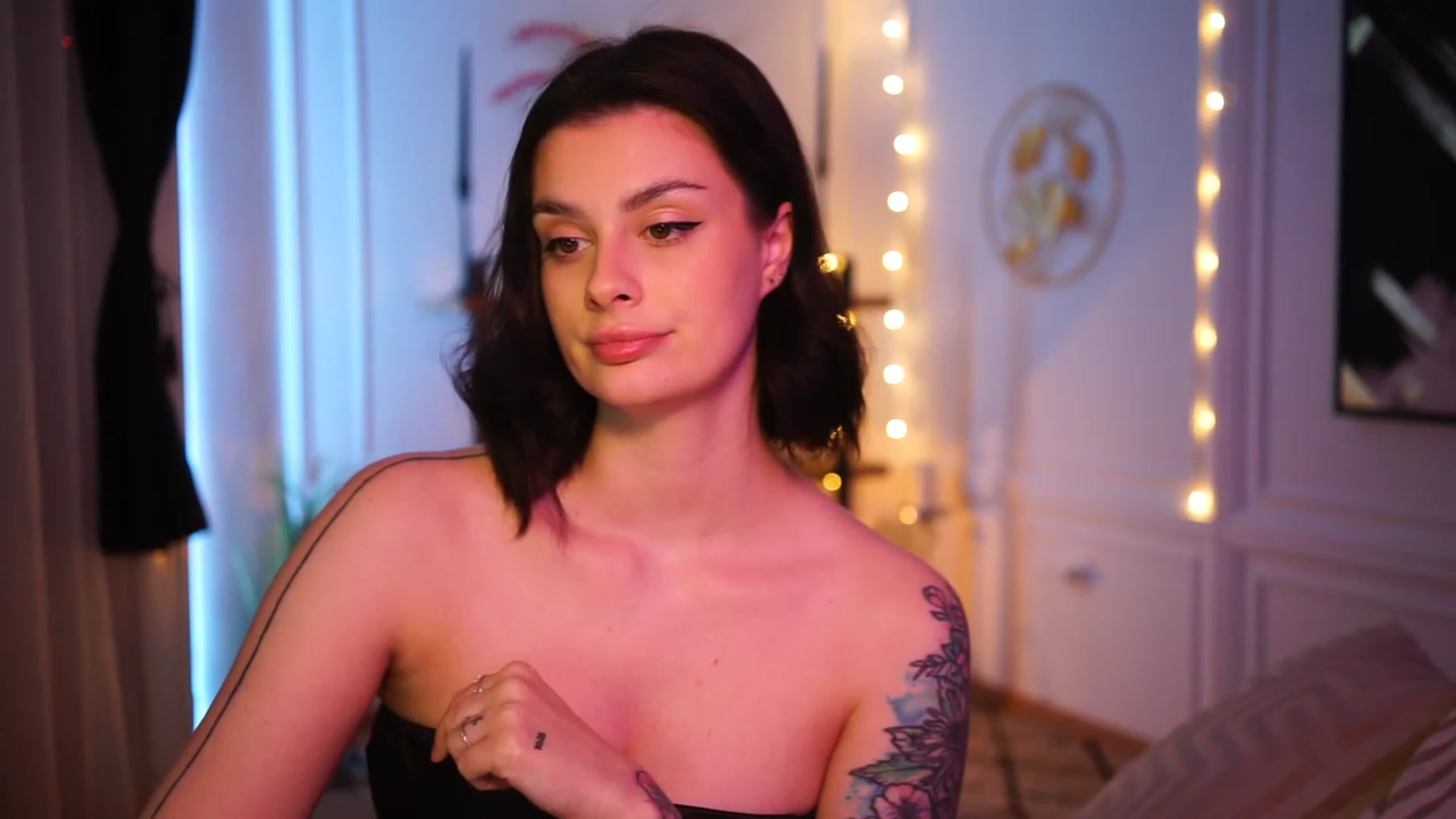 Gallery image thumbnail from lucynutty's myfreecams stream on, 03/19/2023, 15:17 image 13 of 20