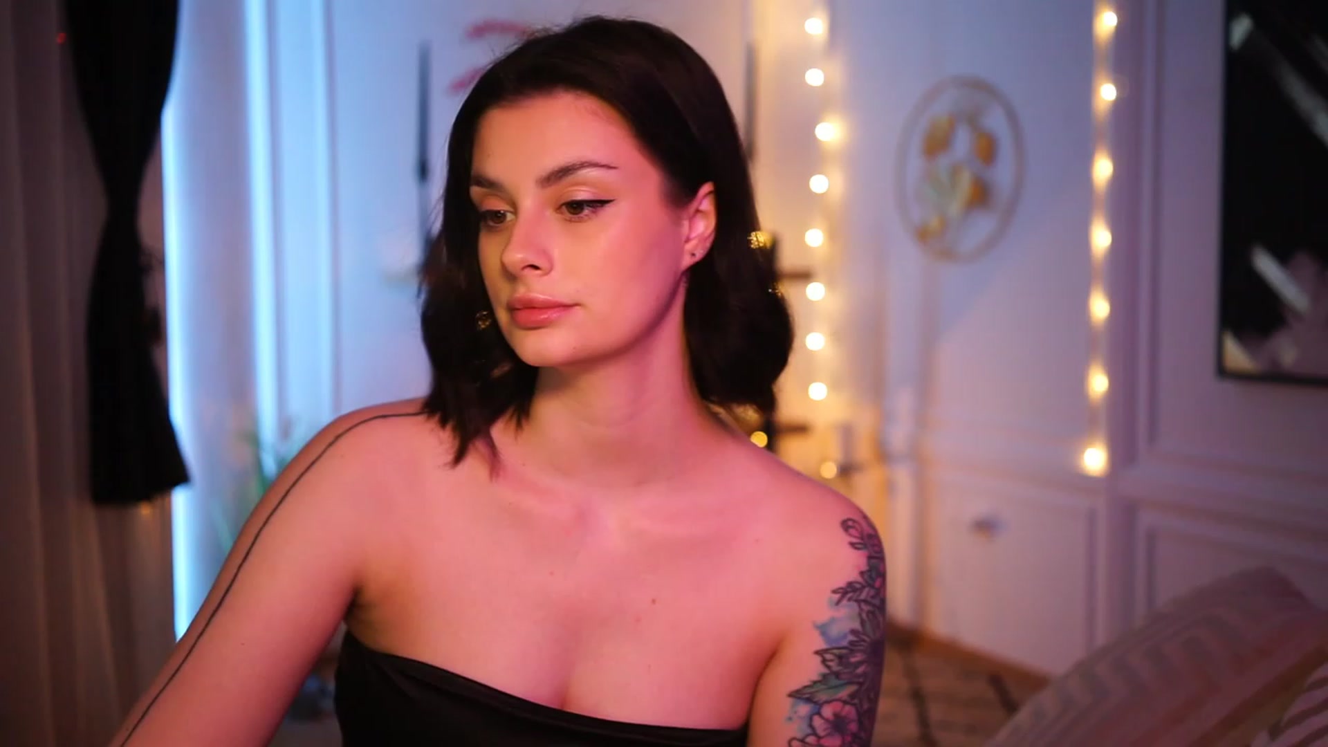 Gallery image thumbnail from lucynutty's myfreecams stream on, 03/19/2023, 15:17 image 1 of 20