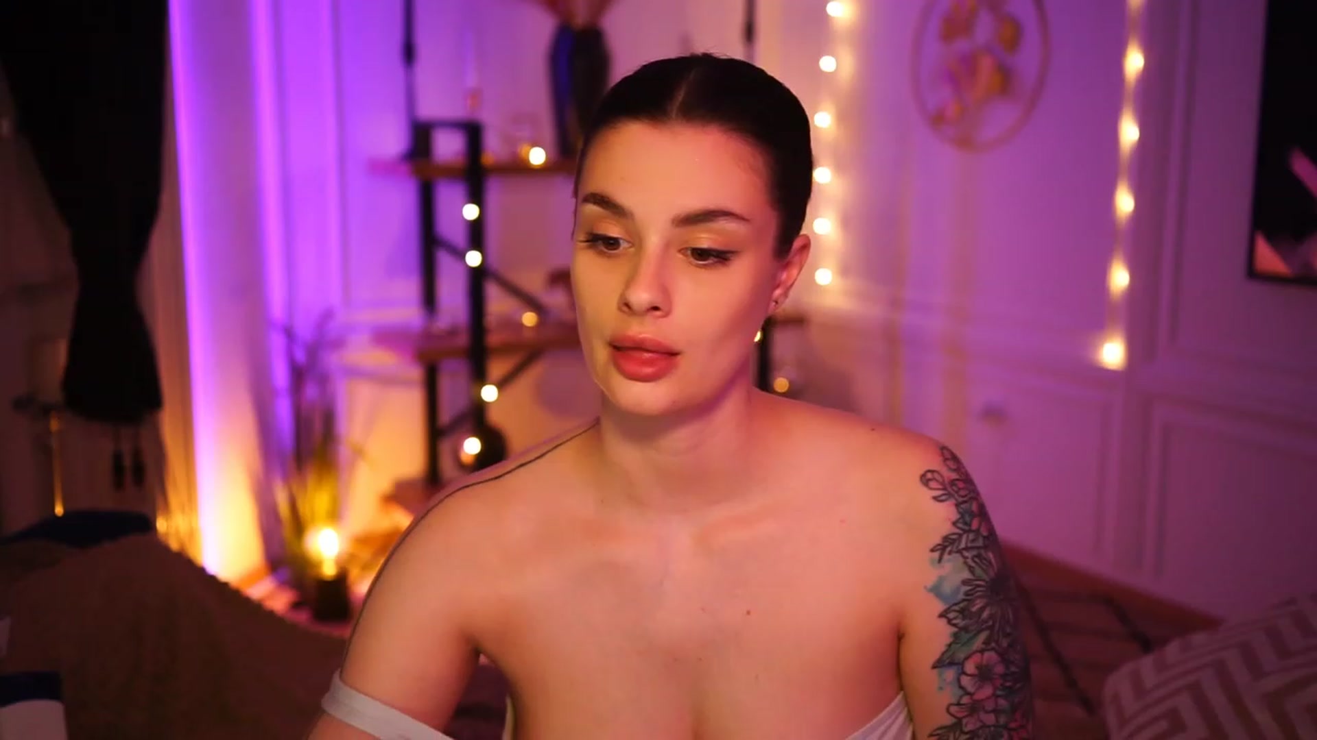Gallery image thumbnail from lucynutty's myfreecams stream on, 03/22/2023, 18:32 image 18 of 20