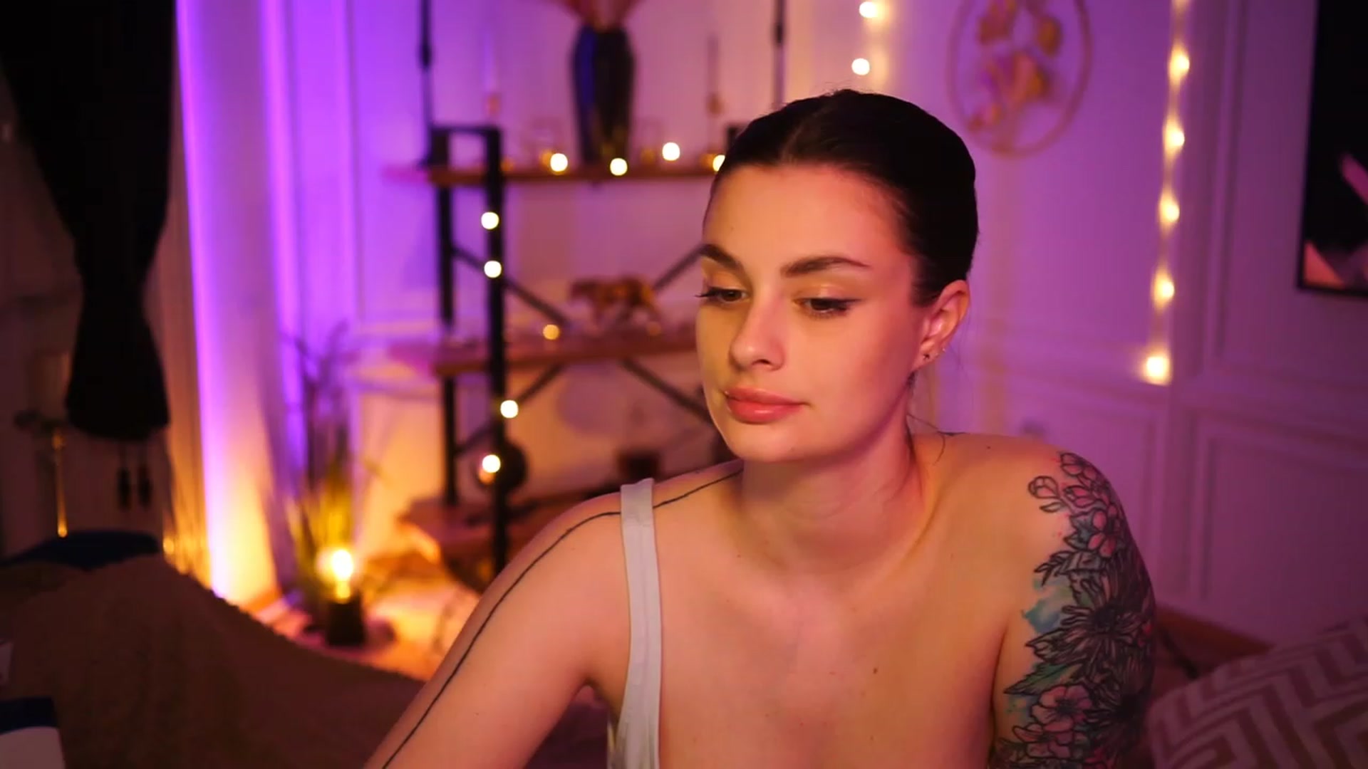 Gallery image thumbnail from lucynutty's myfreecams stream on, 03/22/2023, 18:32 image 16 of 20