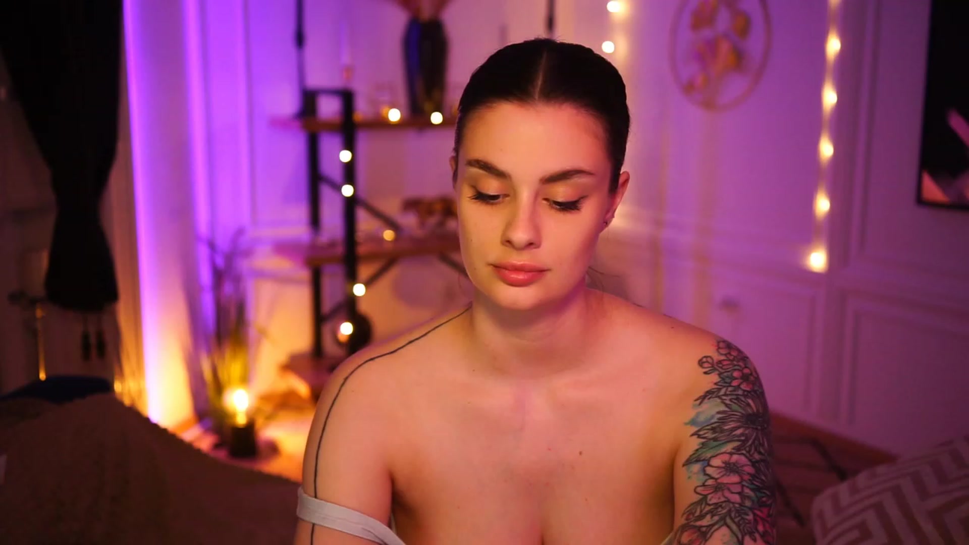 Gallery image thumbnail from lucynutty's myfreecams stream on, 03/22/2023, 18:32 image 14 of 20