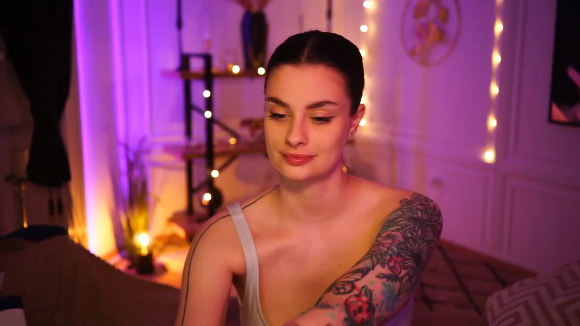 Gallery image thumbnail from lucynutty's myfreecams stream on, 03/22/2023, 18:32 image 15 of 20