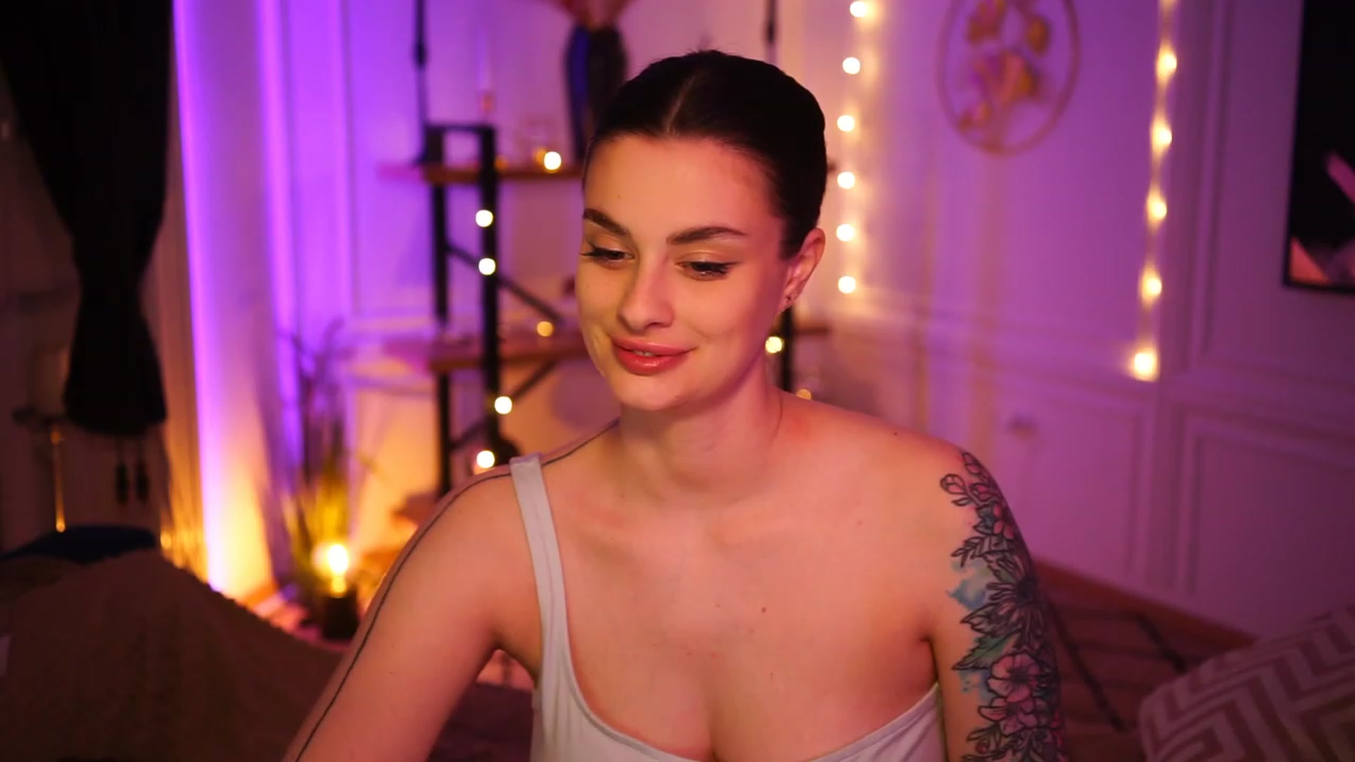 Gallery image thumbnail from lucynutty's myfreecams stream on, 03/22/2023, 18:32 image 8 of 20