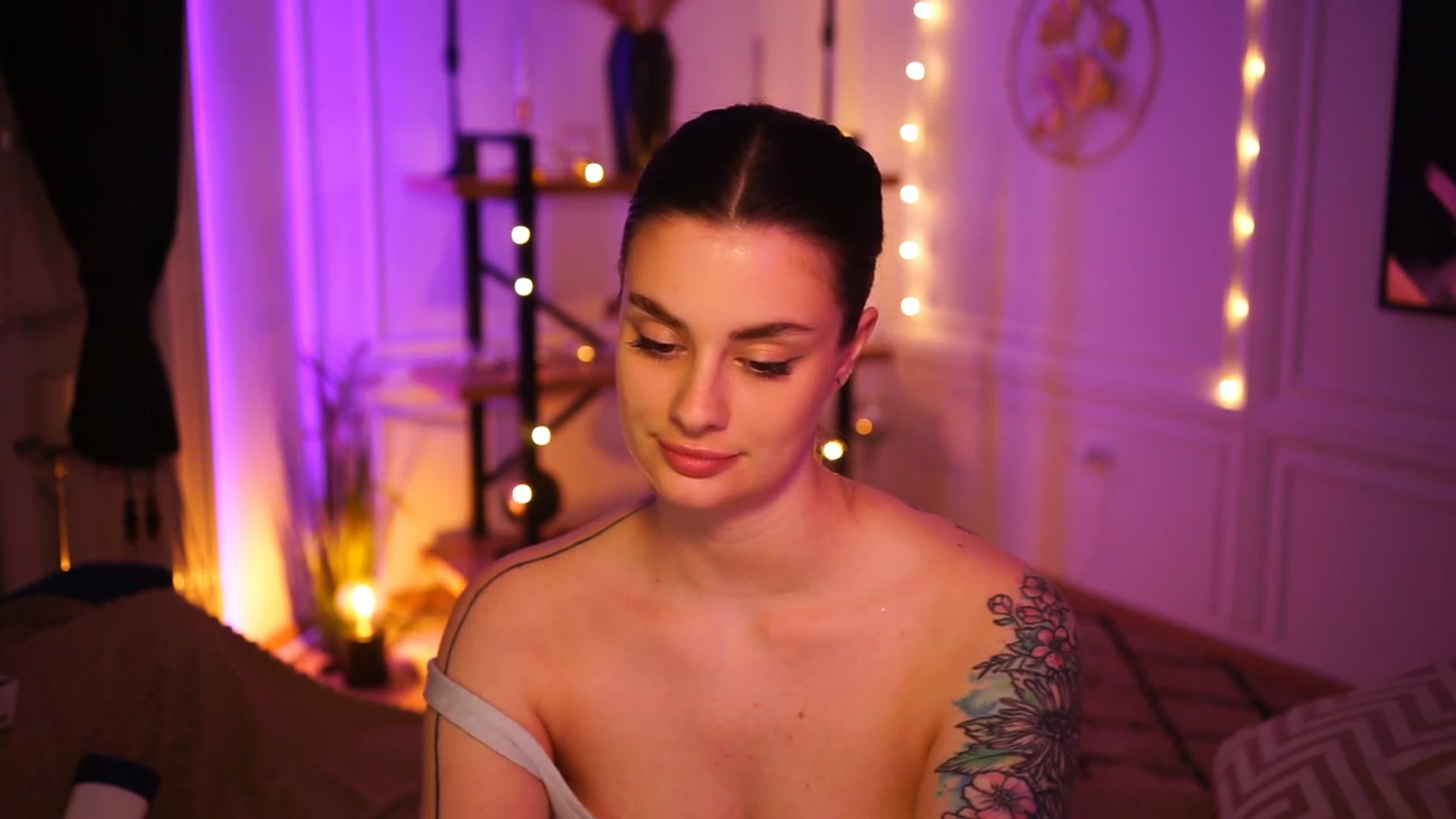 Gallery image thumbnail from lucynutty's myfreecams stream on, 03/22/2023, 20:21 image 16 of 20