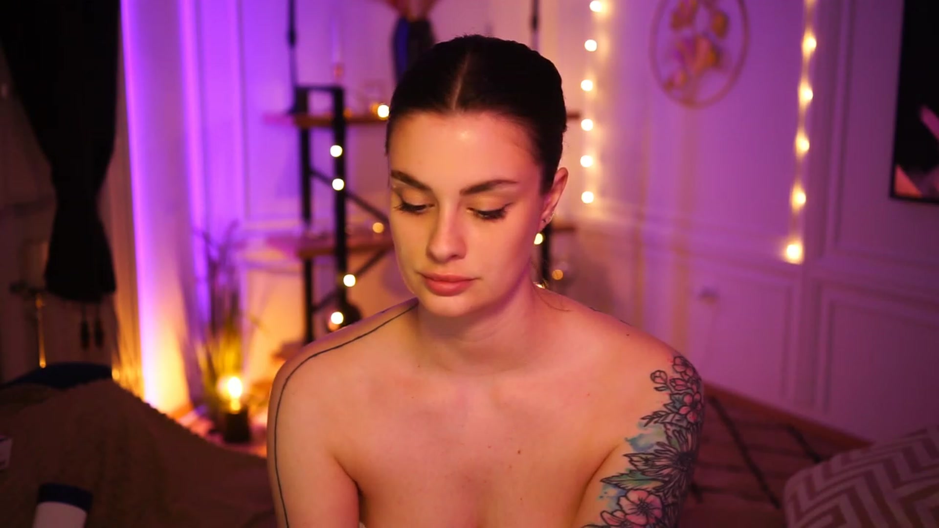Gallery image thumbnail from lucynutty's myfreecams stream on, 03/22/2023, 20:21 image 15 of 20