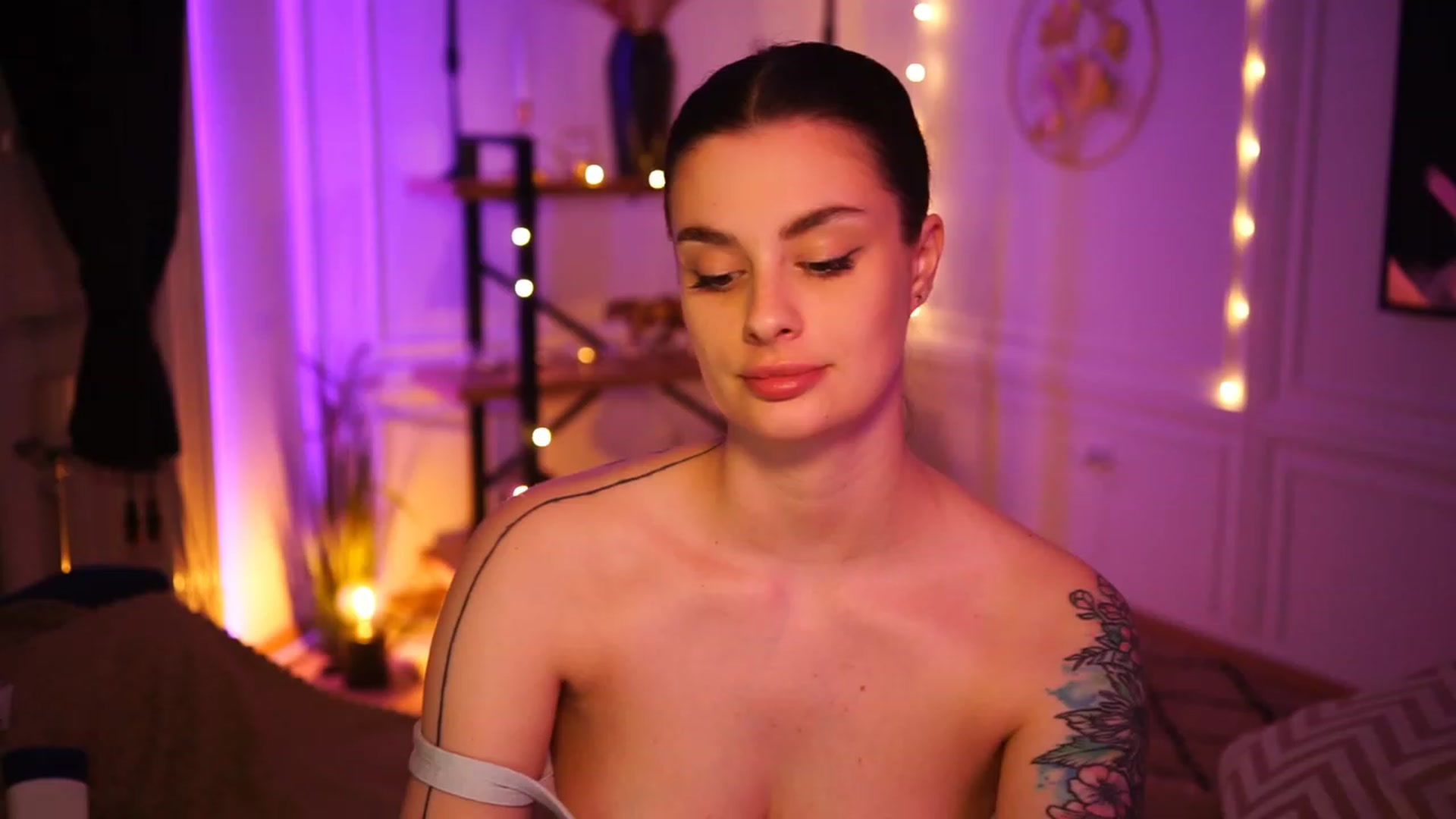 Gallery image thumbnail from lucynutty's myfreecams stream on, 03/22/2023, 20:21 image 2 of 20