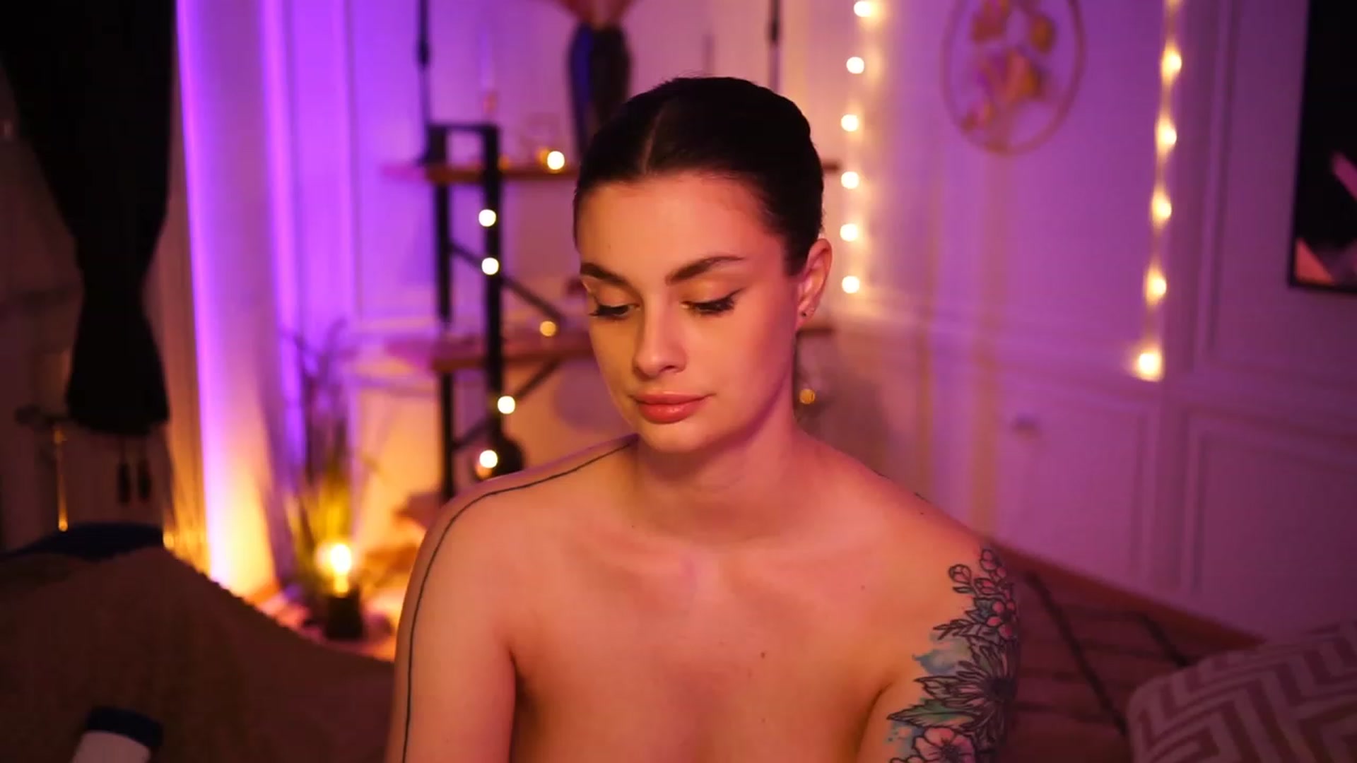 Gallery image thumbnail from lucynutty's myfreecams stream on, 03/22/2023, 20:57 image 14 of 20