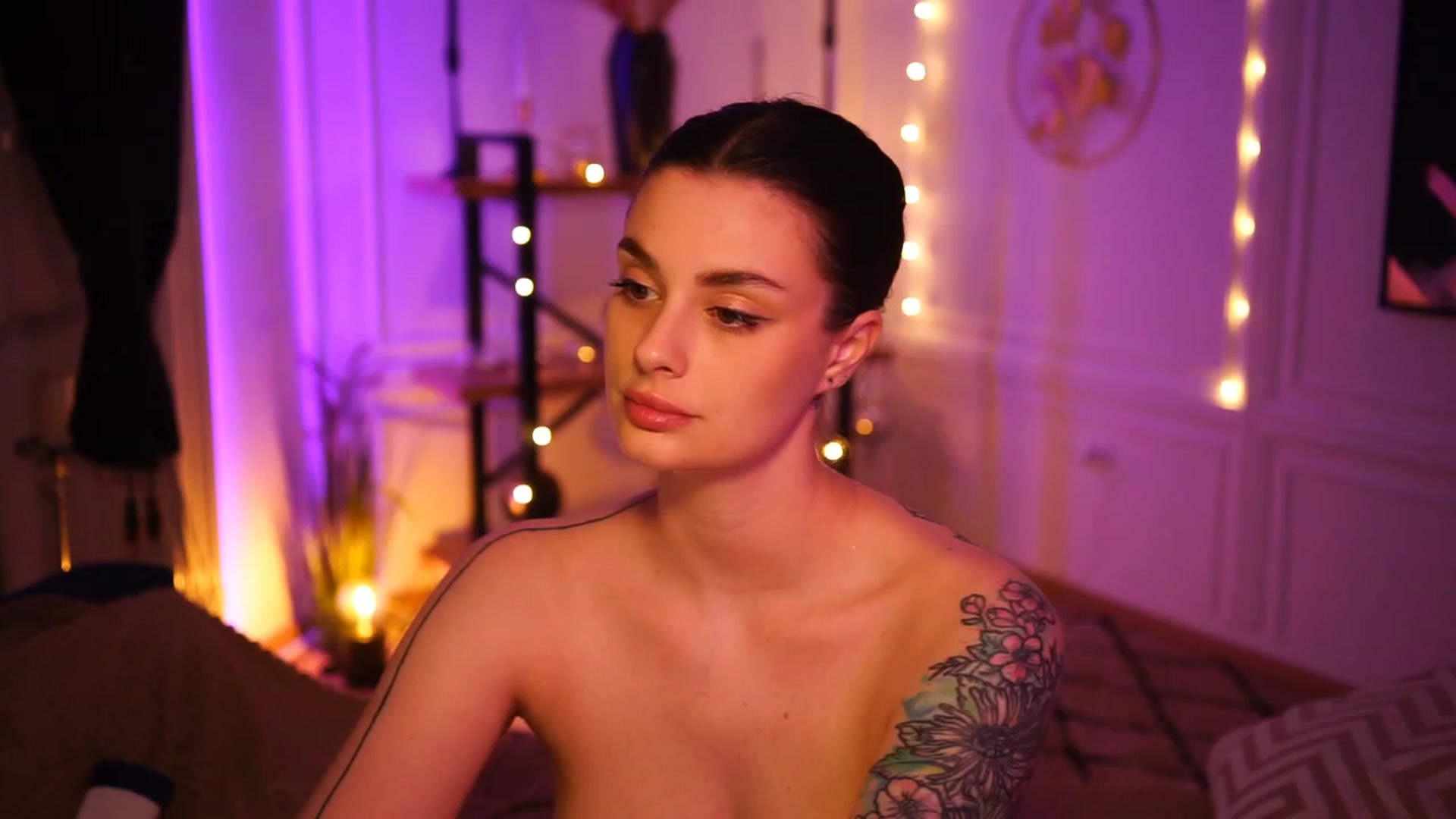 Gallery image thumbnail from lucynutty's myfreecams stream on, 03/22/2023, 20:57 image 16 of 20
