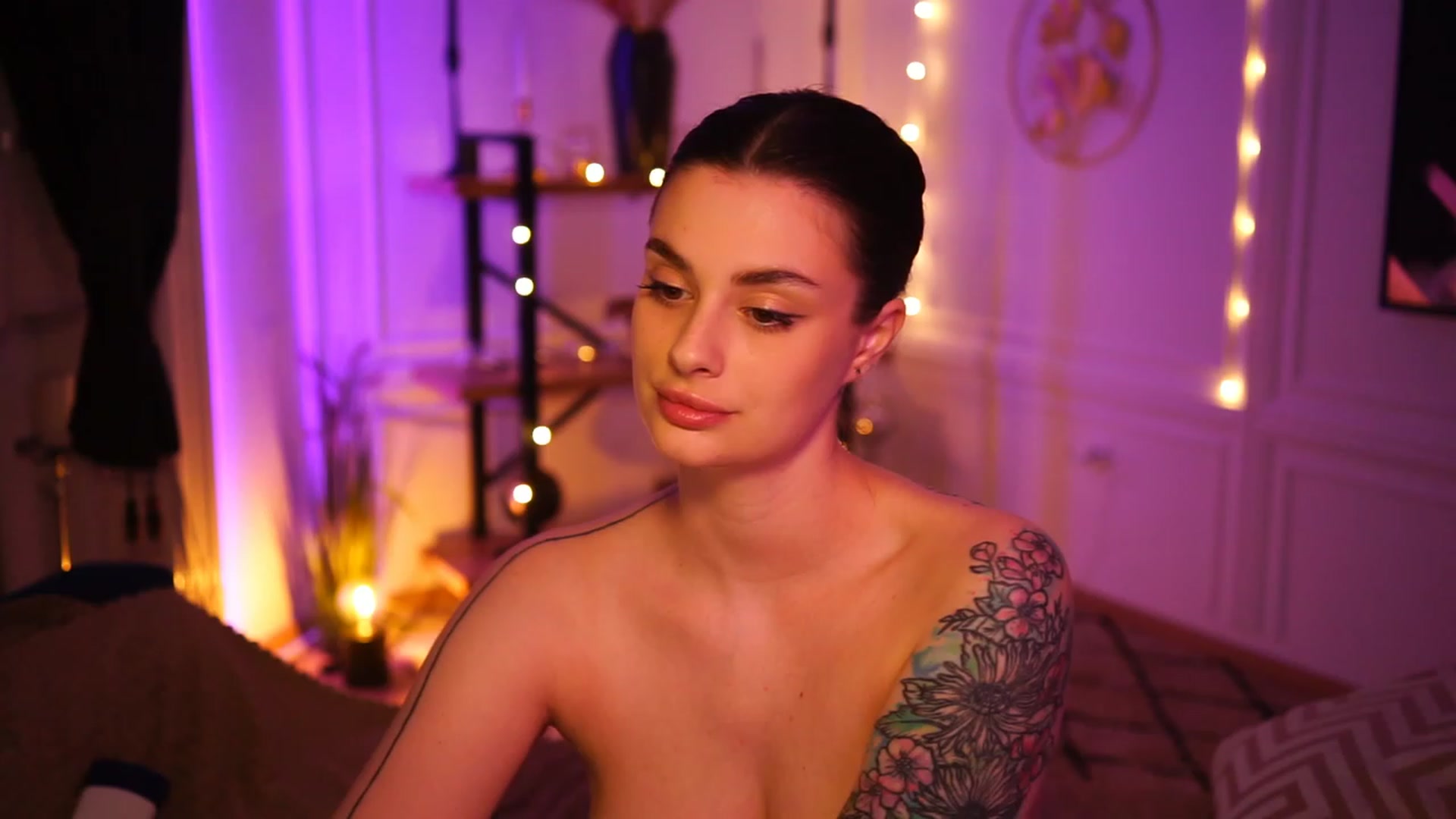 Gallery image thumbnail from lucynutty's myfreecams stream on, 03/22/2023, 20:57 image 4 of 20