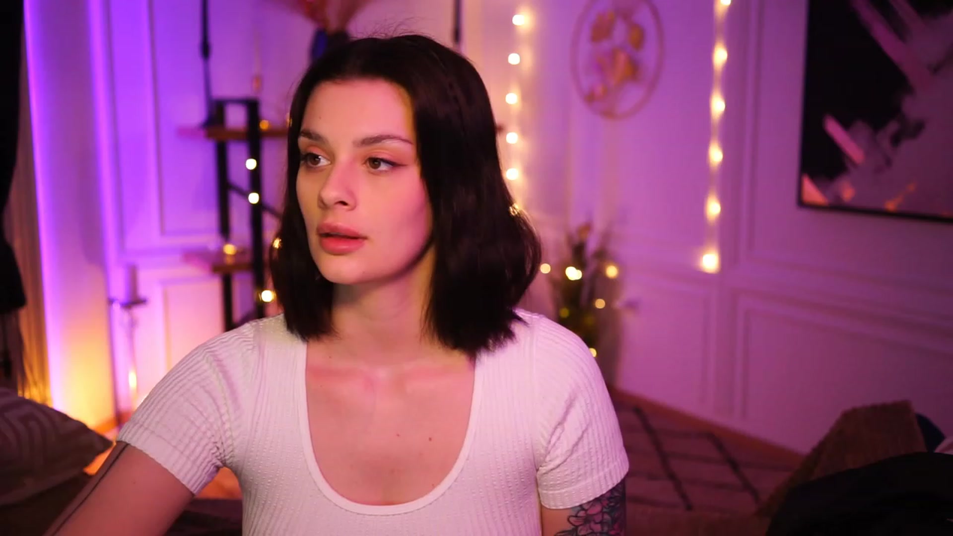 Gallery image thumbnail from lucynutty's myfreecams stream on, 03/24/2023, 13:17 image 18 of 20