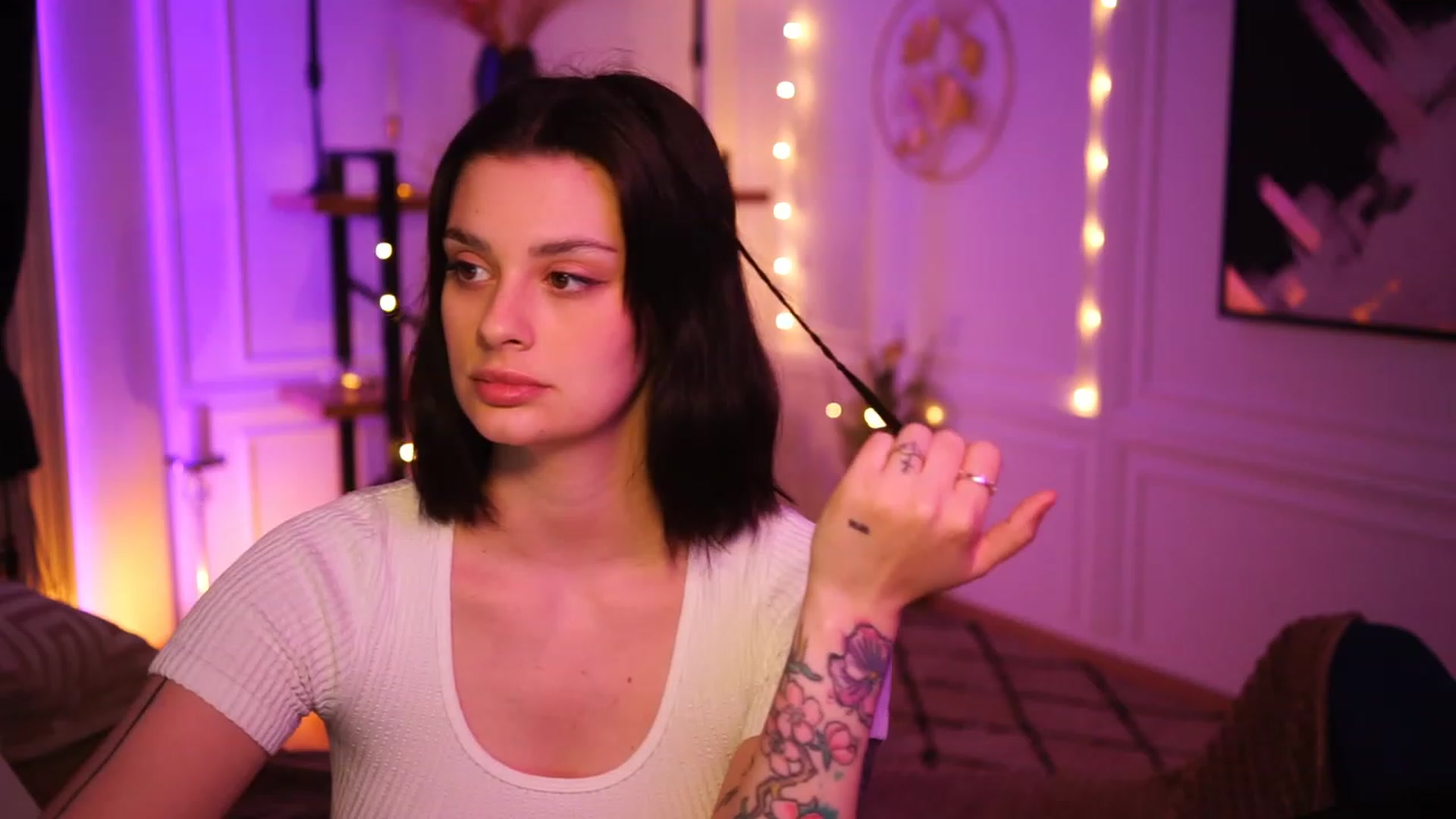 Gallery image thumbnail from lucynutty's myfreecams stream on, 03/24/2023, 15:43 image 10 of 20
