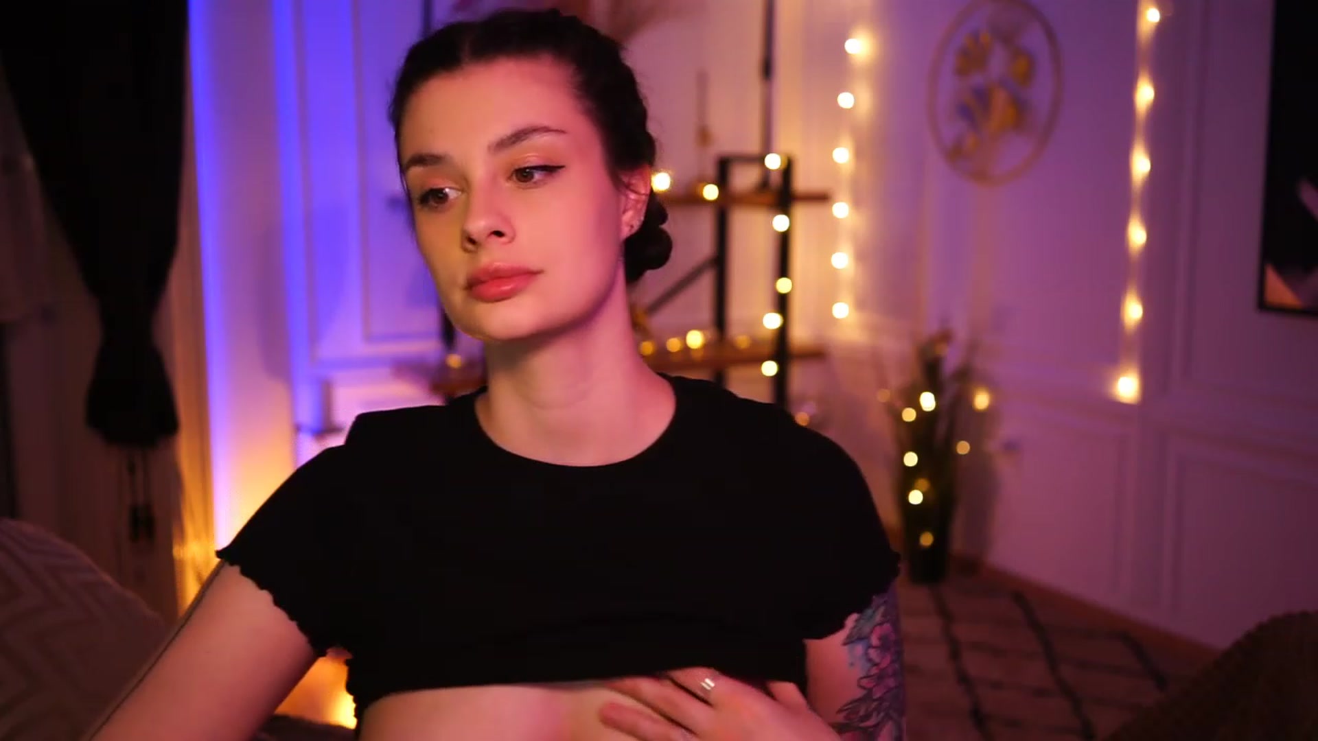 Gallery image thumbnail from lucynutty's myfreecams stream on, 03/25/2023, 18:09 image 10 of 20