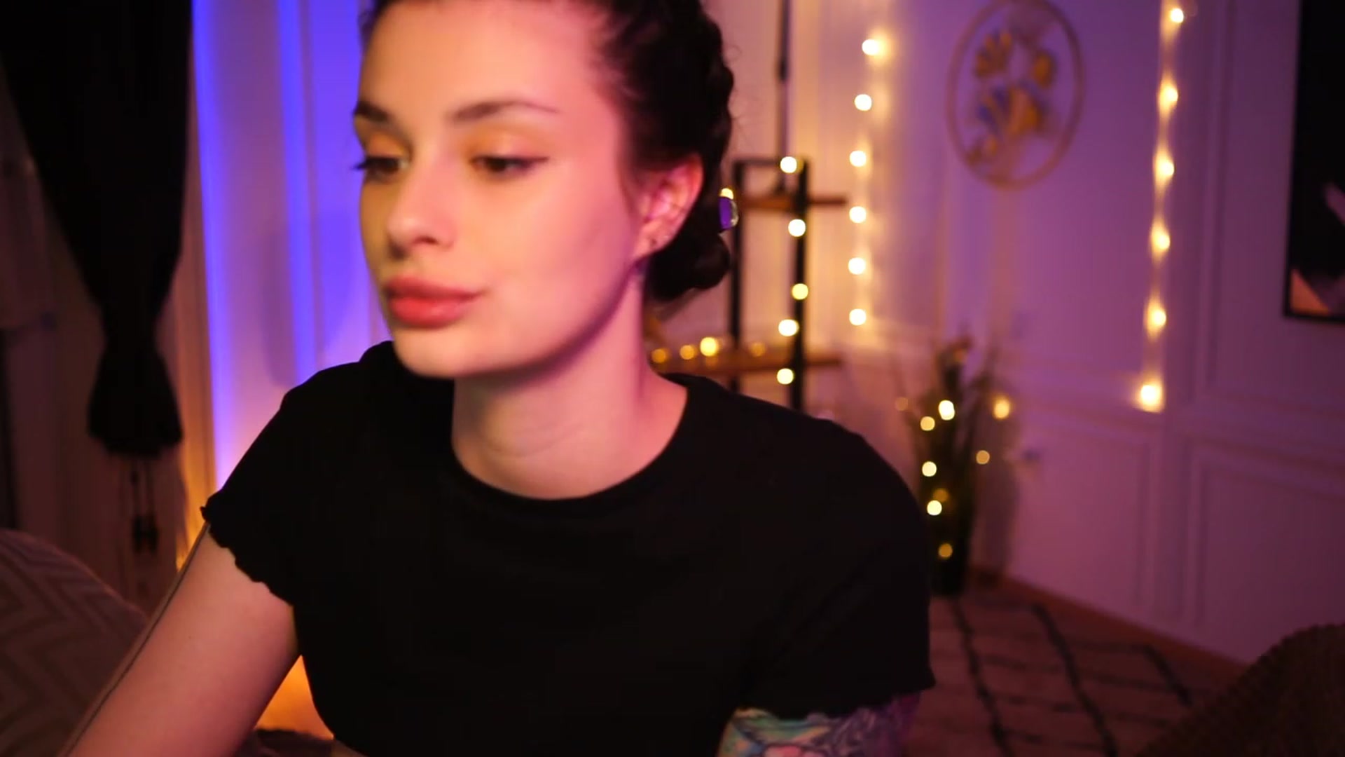 Gallery image thumbnail from lucynutty's myfreecams stream on, 03/25/2023, 18:09 image 7 of 20