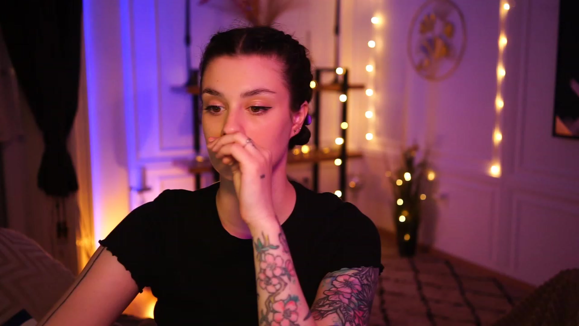 Gallery image thumbnail from lucynutty's myfreecams stream on, 03/25/2023, 19:06 image 8 of 20