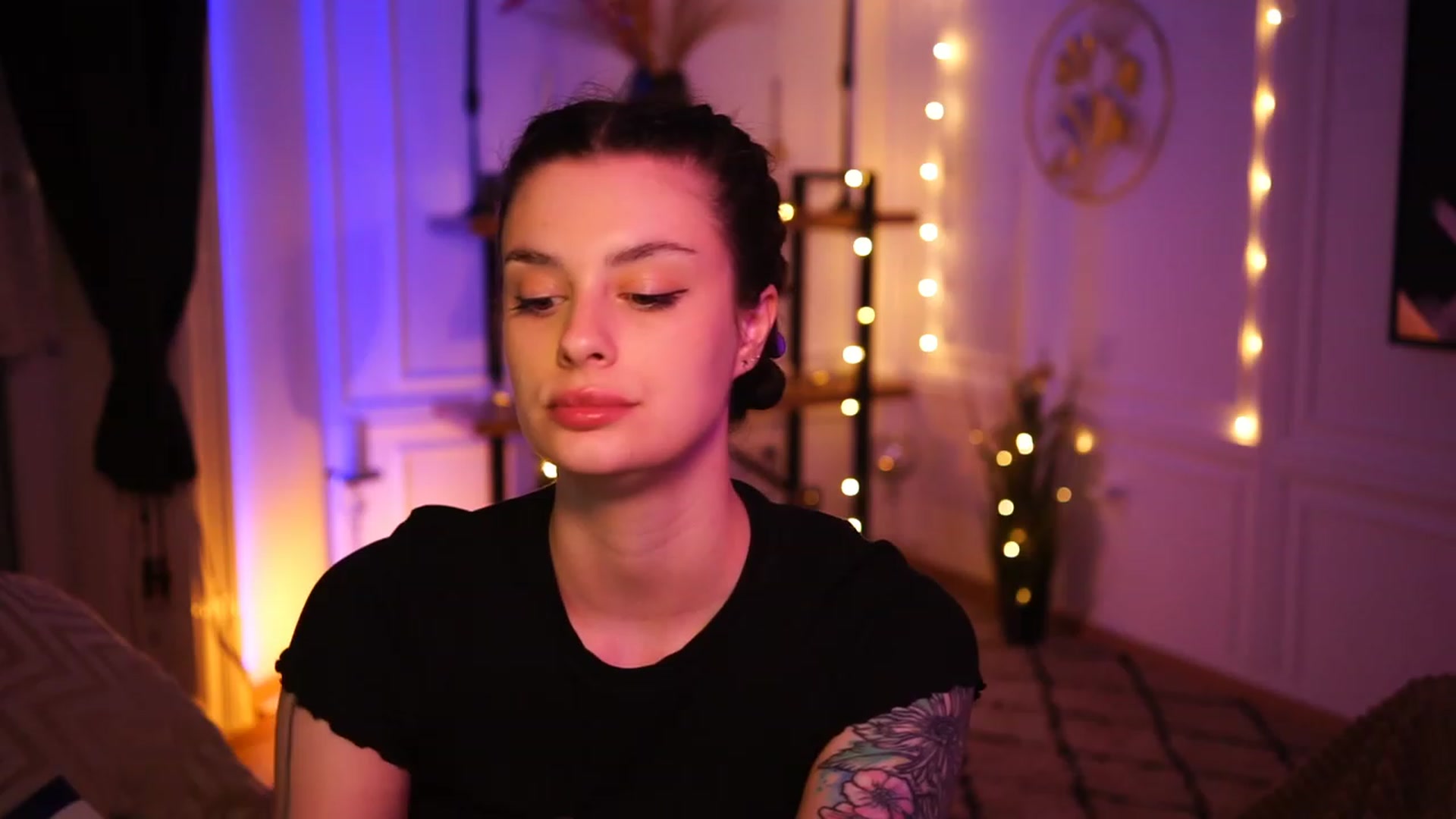 Gallery image thumbnail from lucynutty's myfreecams stream on, 03/25/2023, 19:06 image 12 of 20