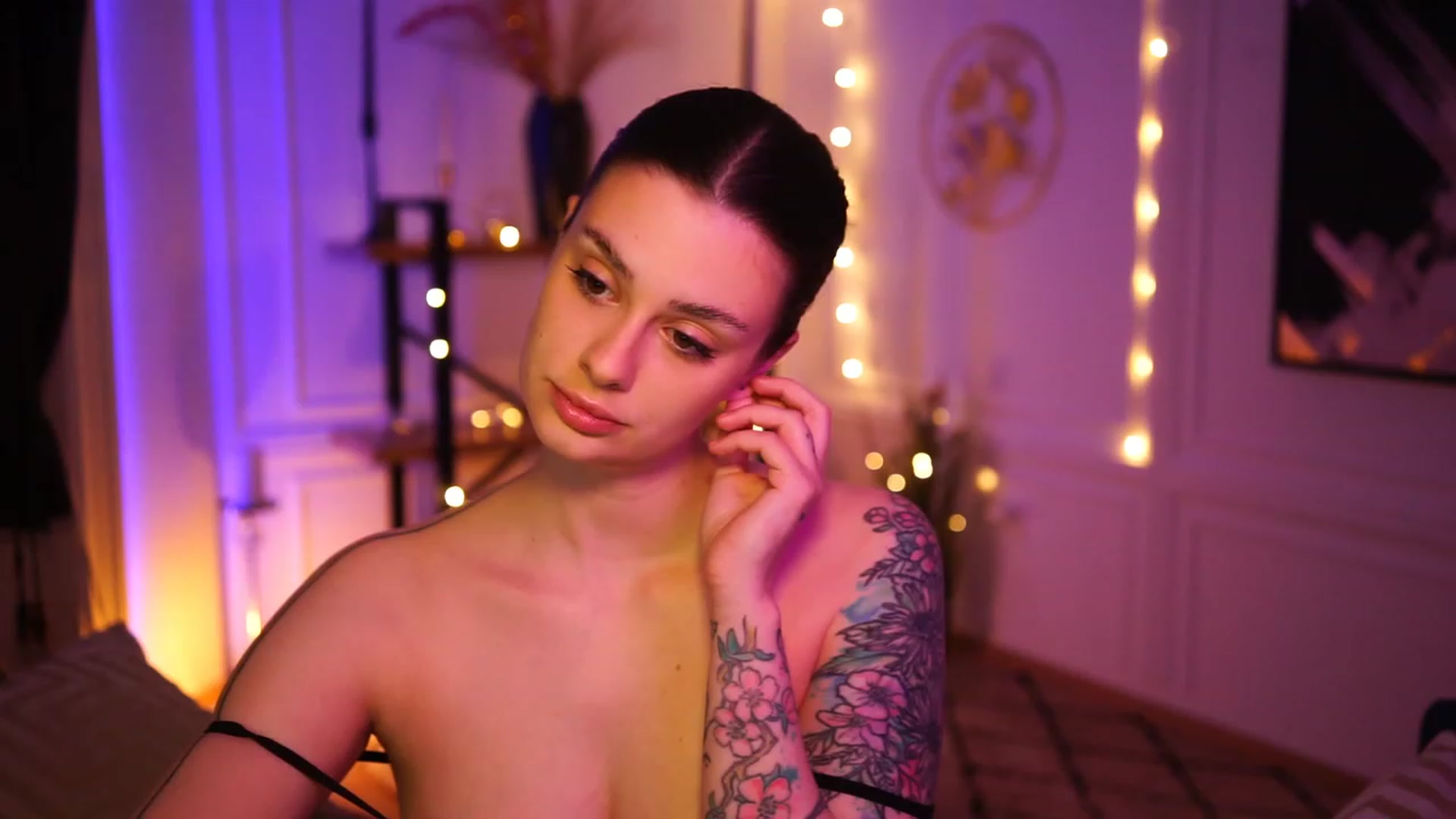 Gallery image thumbnail from lucynutty's myfreecams stream on, 03/28/2023, 17:08 image 10 of 20