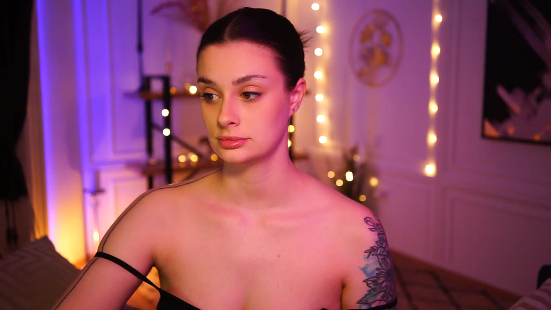 Gallery image thumbnail from lucynutty's myfreecams stream on, 03/28/2023, 17:08 image 6 of 20