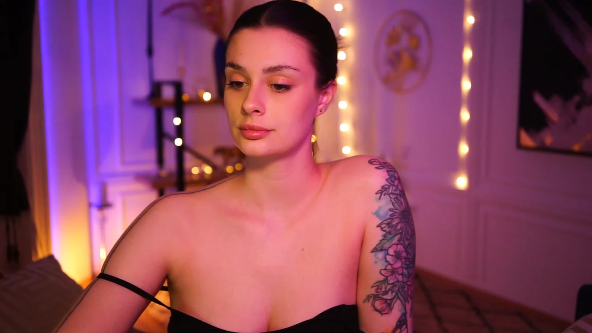 Gallery image thumbnail from lucynutty's myfreecams stream on, 03/28/2023, 17:24 image 20 of 20
