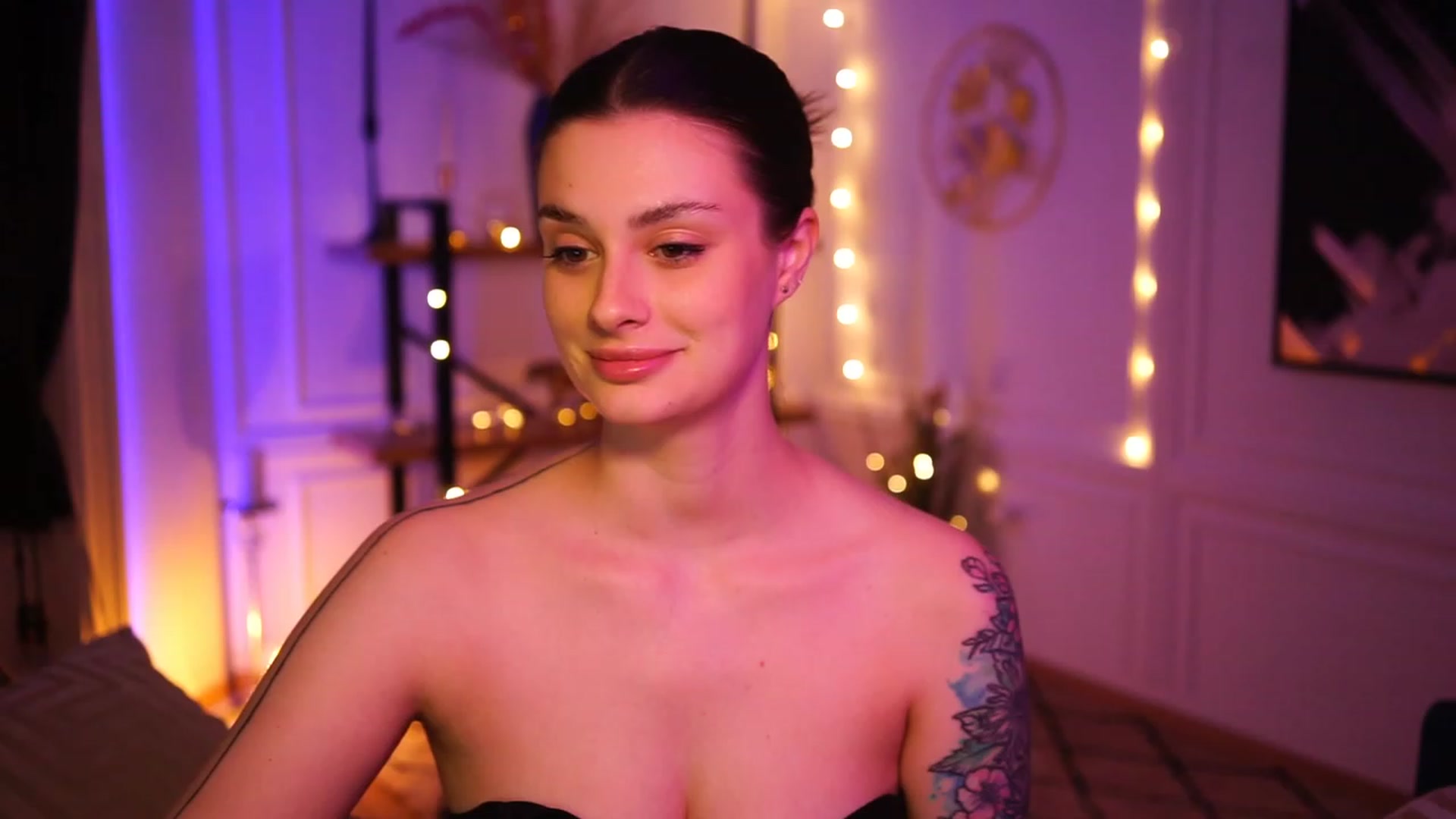 Gallery image thumbnail from lucynutty's myfreecams stream on, 03/28/2023, 17:24 image 4 of 20