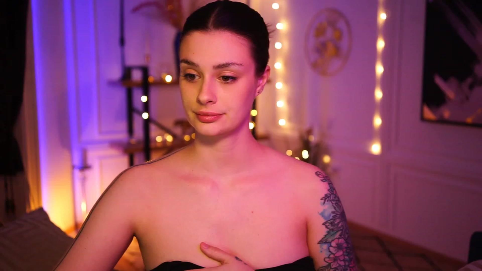Gallery image thumbnail from lucynutty's myfreecams stream on, 03/28/2023, 17:24 image 10 of 20