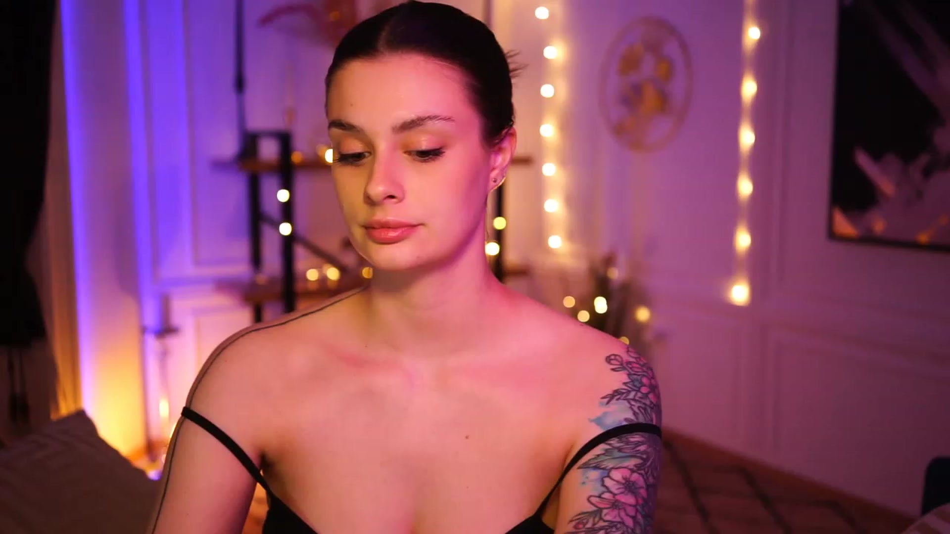 Gallery image thumbnail from lucynutty's myfreecams stream on, 03/28/2023, 17:24 image 19 of 20