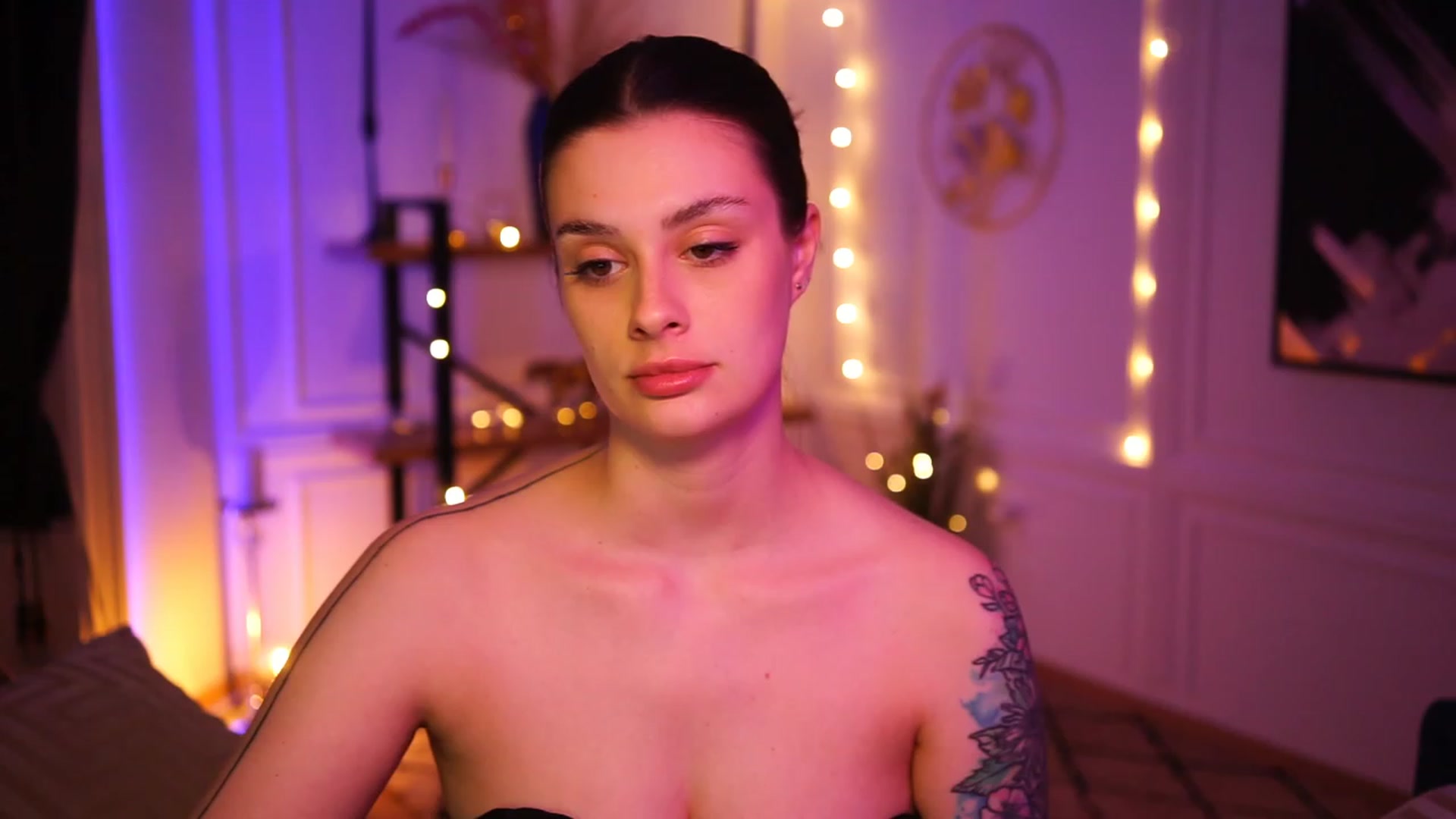 Gallery image thumbnail from lucynutty's myfreecams stream on, 03/28/2023, 17:24 image 9 of 20