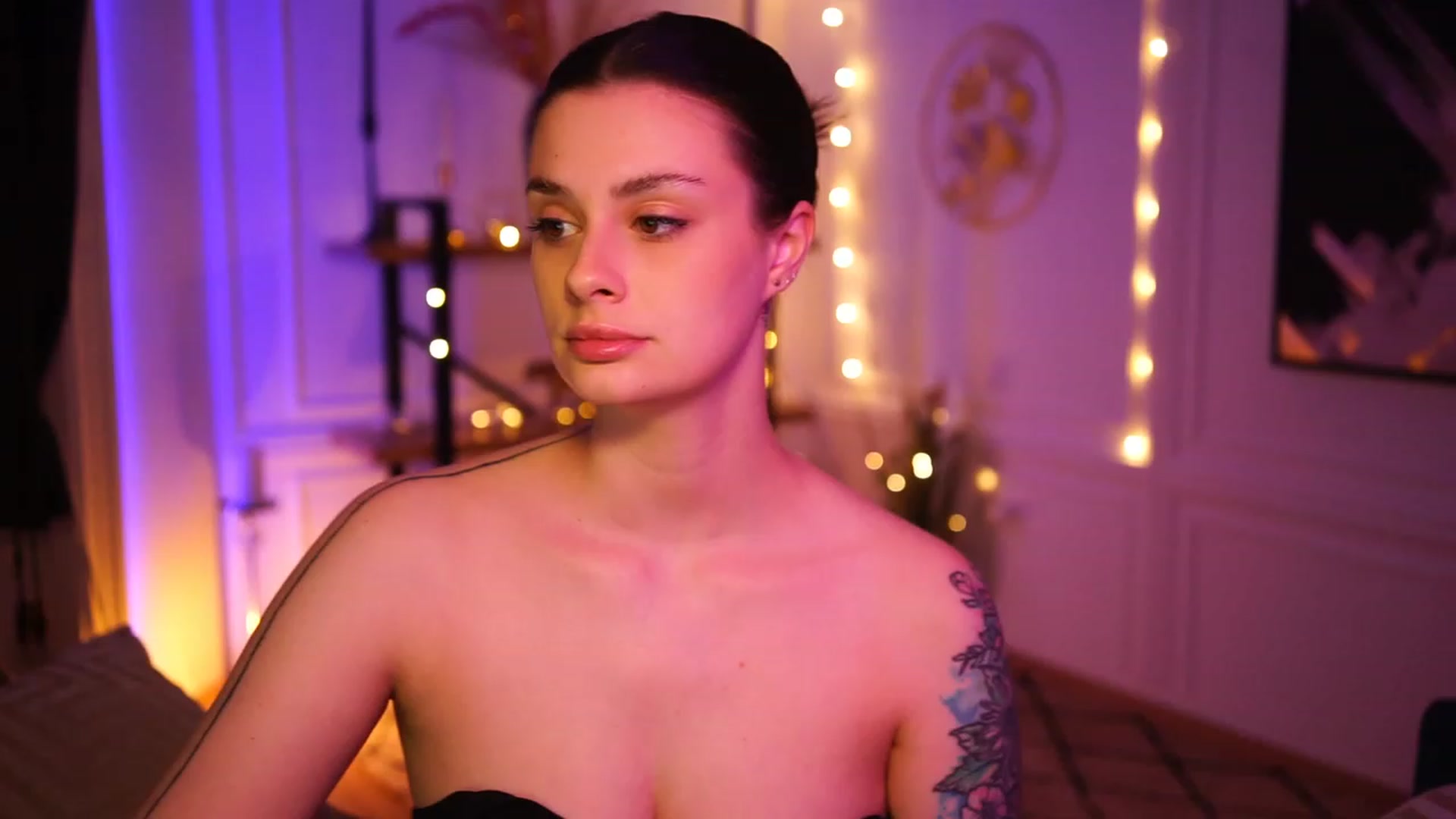 Gallery image thumbnail from lucynutty's myfreecams stream on, 03/28/2023, 17:24 image 11 of 20