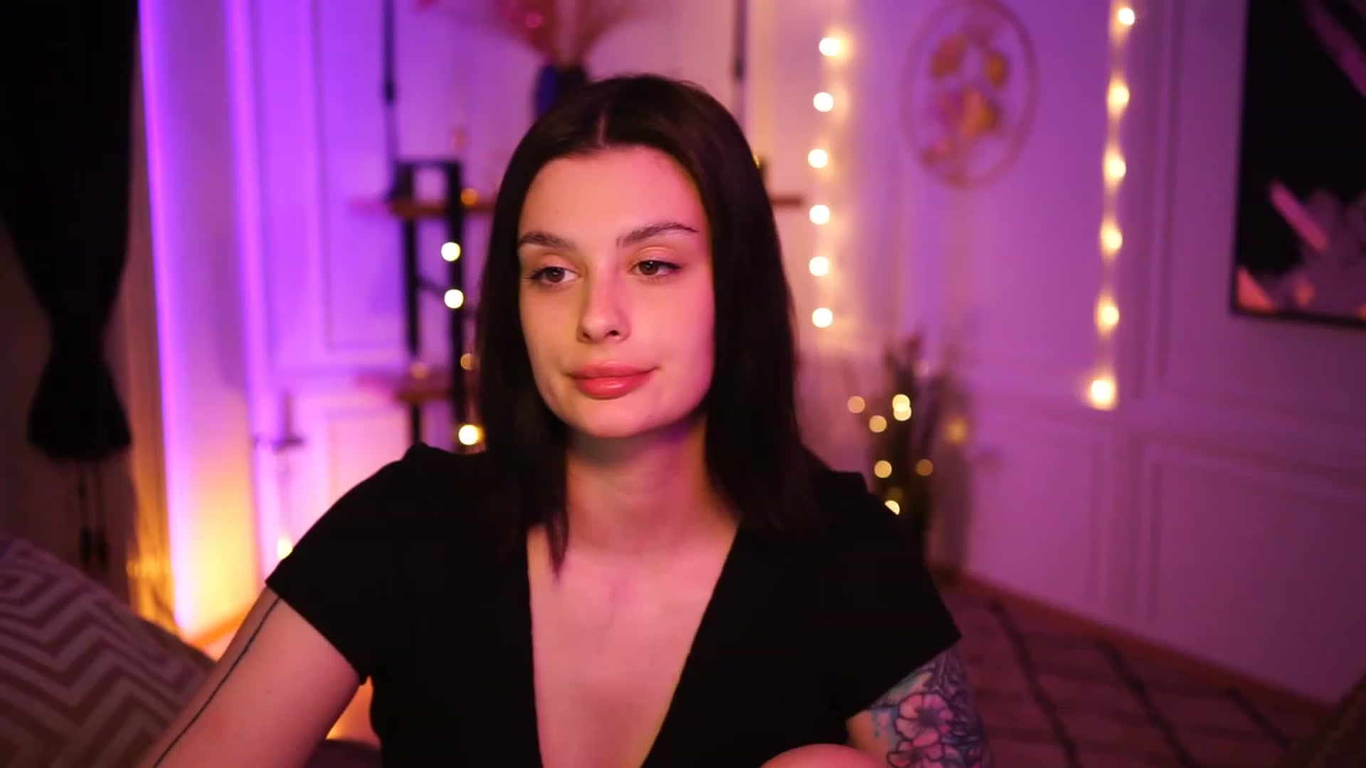 Gallery image thumbnail from lucynutty's myfreecams stream on, 04/02/2023, 15:24 image 5 of 20