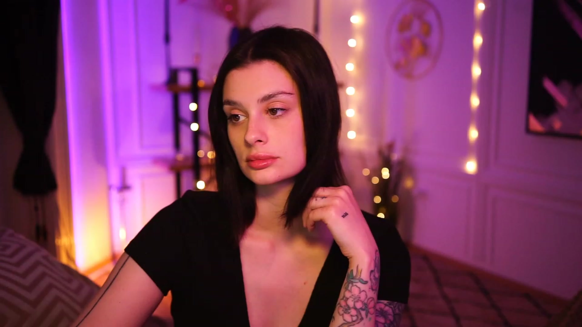 Gallery image thumbnail from lucynutty's myfreecams stream on, 04/02/2023, 15:24 image 9 of 20