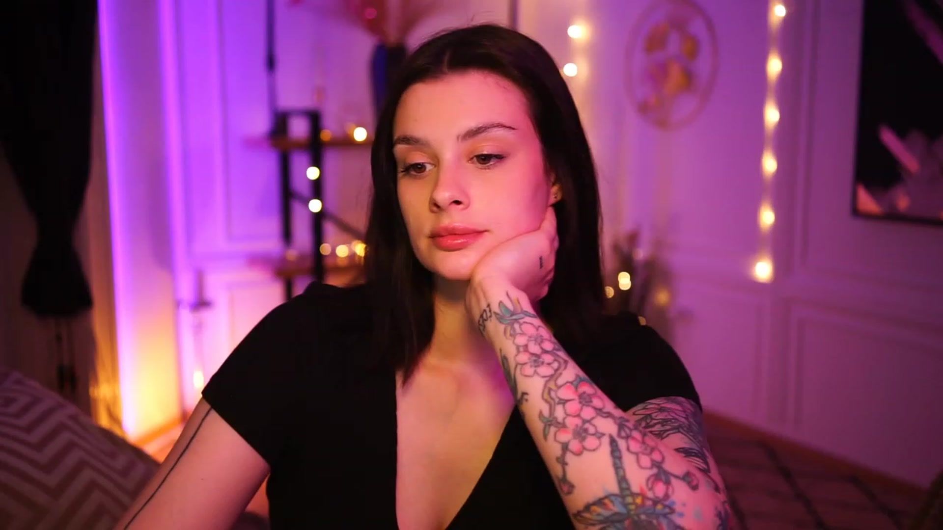Gallery image thumbnail from lucynutty's myfreecams stream on, 04/02/2023, 15:24 image 17 of 20