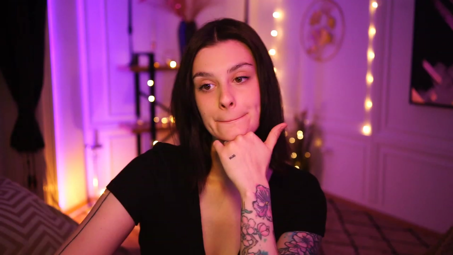 Gallery image thumbnail from lucynutty's myfreecams stream on, 04/02/2023, 15:24 image 8 of 20