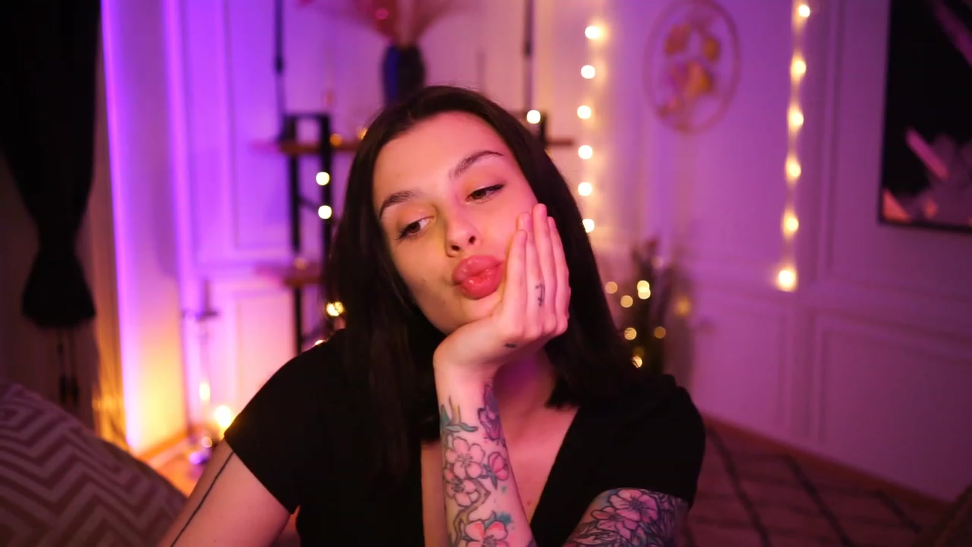 Gallery image thumbnail from lucynutty's myfreecams stream on, 04/02/2023, 15:24 image 10 of 20