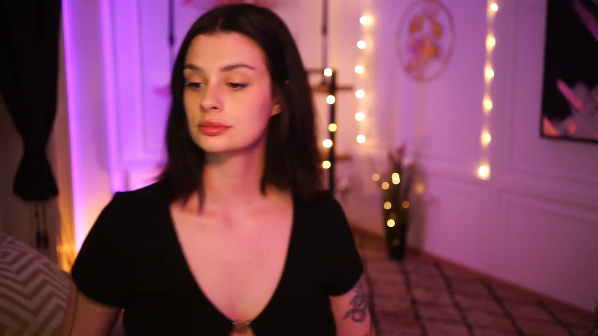 Gallery image thumbnail from lucynutty's myfreecams stream on, 04/02/2023, 16:44 image 9 of 20