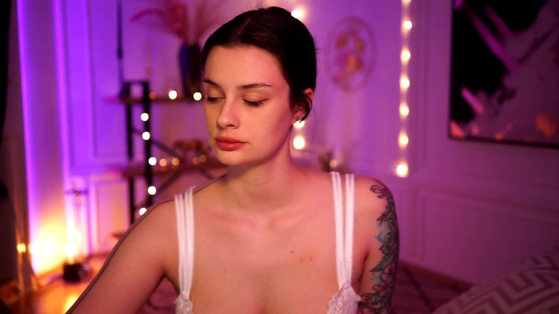 Gallery image thumbnail from lucynutty's myfreecams stream on, 04/13/2023, 09:09 image 14 of 20