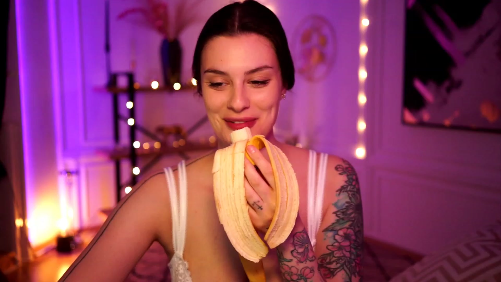 Gallery image thumbnail from lucynutty's myfreecams stream on, 04/13/2023, 09:09 image 2 of 20