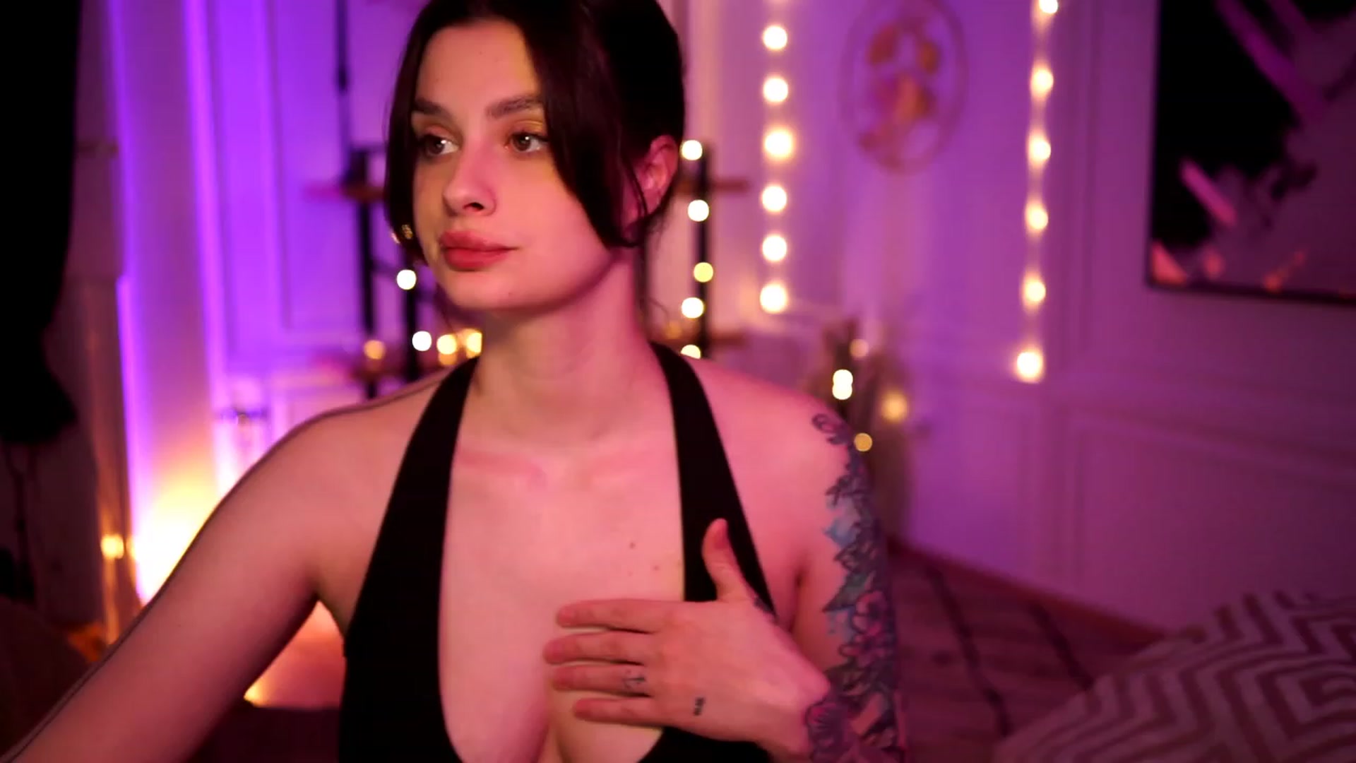 Gallery image thumbnail from lucynutty's myfreecams stream on, 04/15/2023, 12:26 image 2 of 20