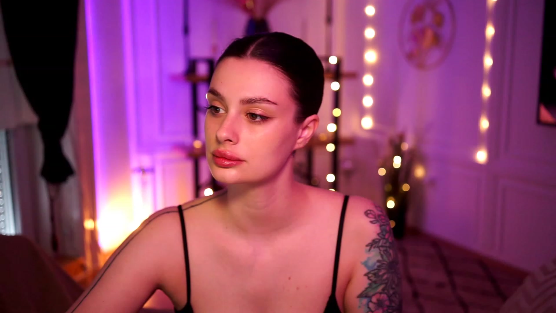 Gallery image thumbnail from lucynutty's myfreecams stream on, 04/16/2023, 10:09 image 1 of 20