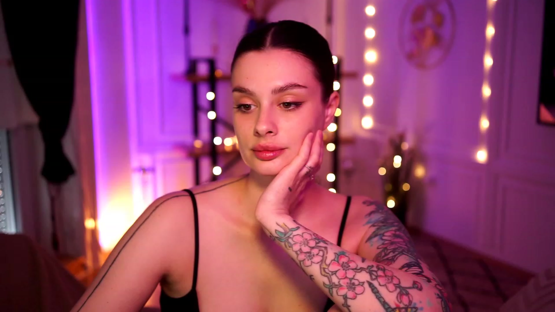 Gallery image thumbnail from lucynutty's myfreecams stream on, 04/16/2023, 10:09 image 17 of 20