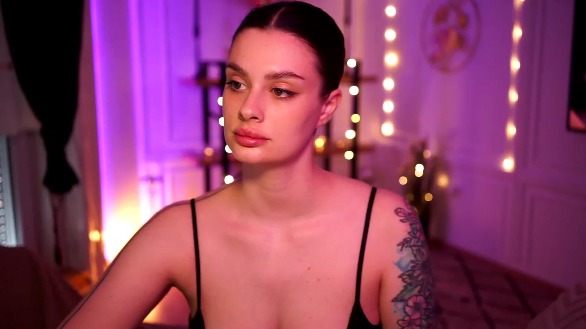 Gallery image thumbnail from lucynutty's myfreecams stream on, 04/16/2023, 10:09 image 15 of 20